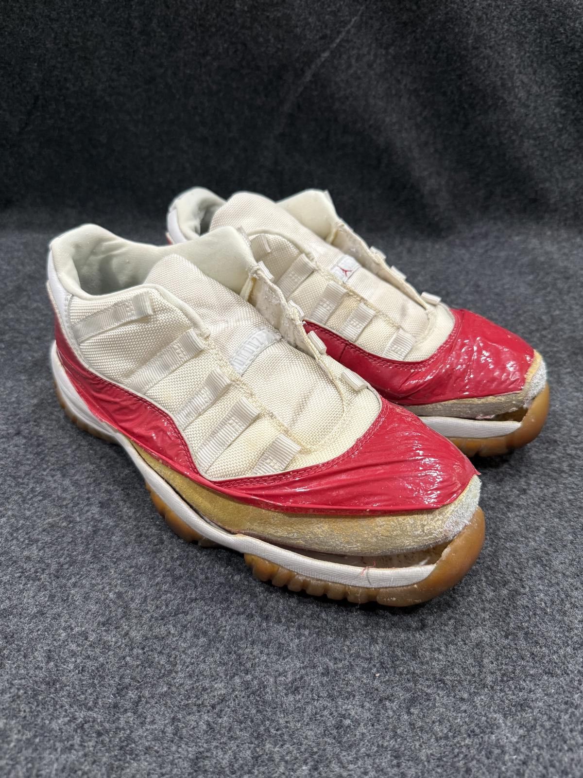 Jordan 11 Shoes Men's 9.5 Red Cherry Low 2001