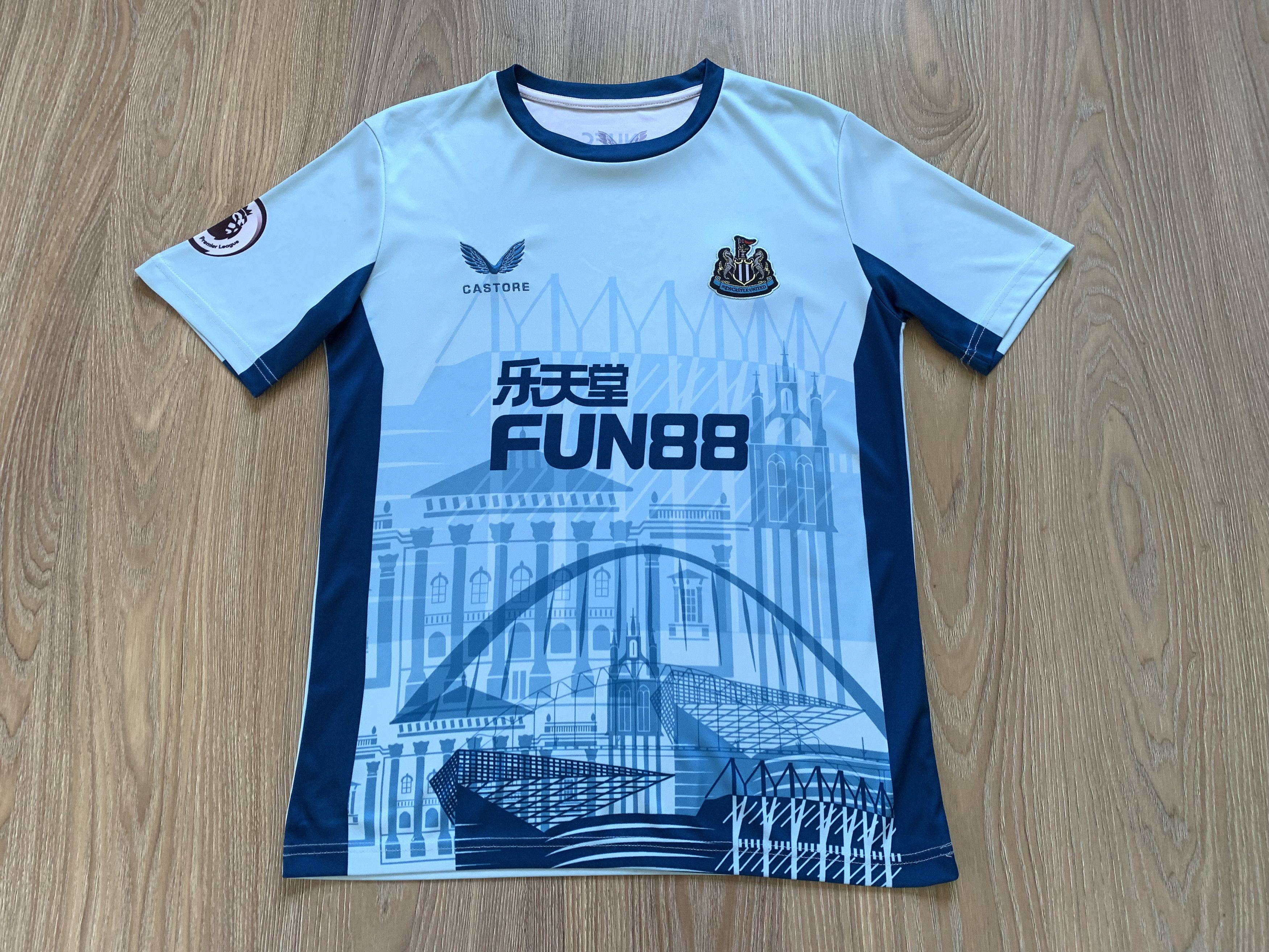 Castore Castore Newcastle United Pre Match Football Shirt 2022 Size US S / EU 44-46 / 1 - 2 Thumbnail