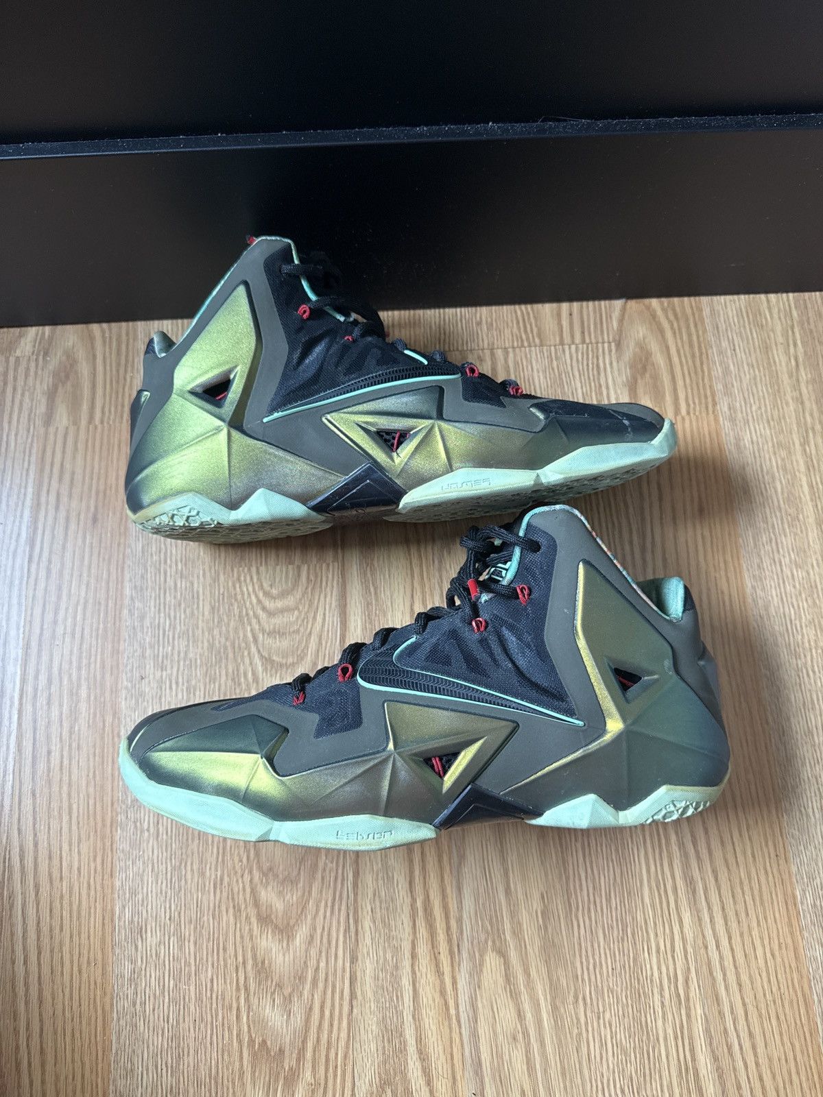 Nike Nike LeBron XI Kings Pride Size US 11.5 / EU 44-45 - 3 Thumbnail