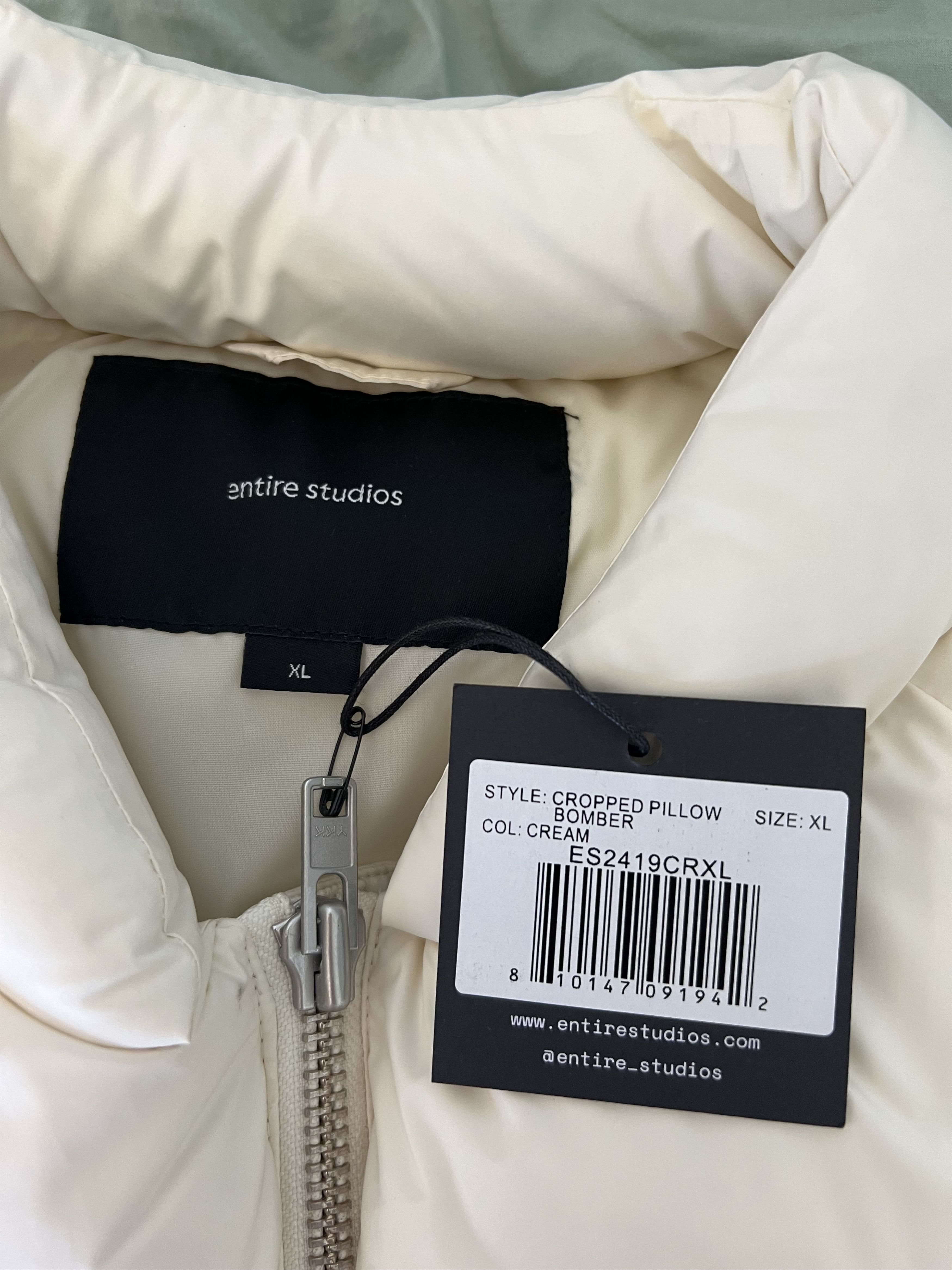 Entire Studios Entire Studios Cropped Pillow Down Jacket in White Size US XL / EU 56 / 4 - 6 Thumbnail
