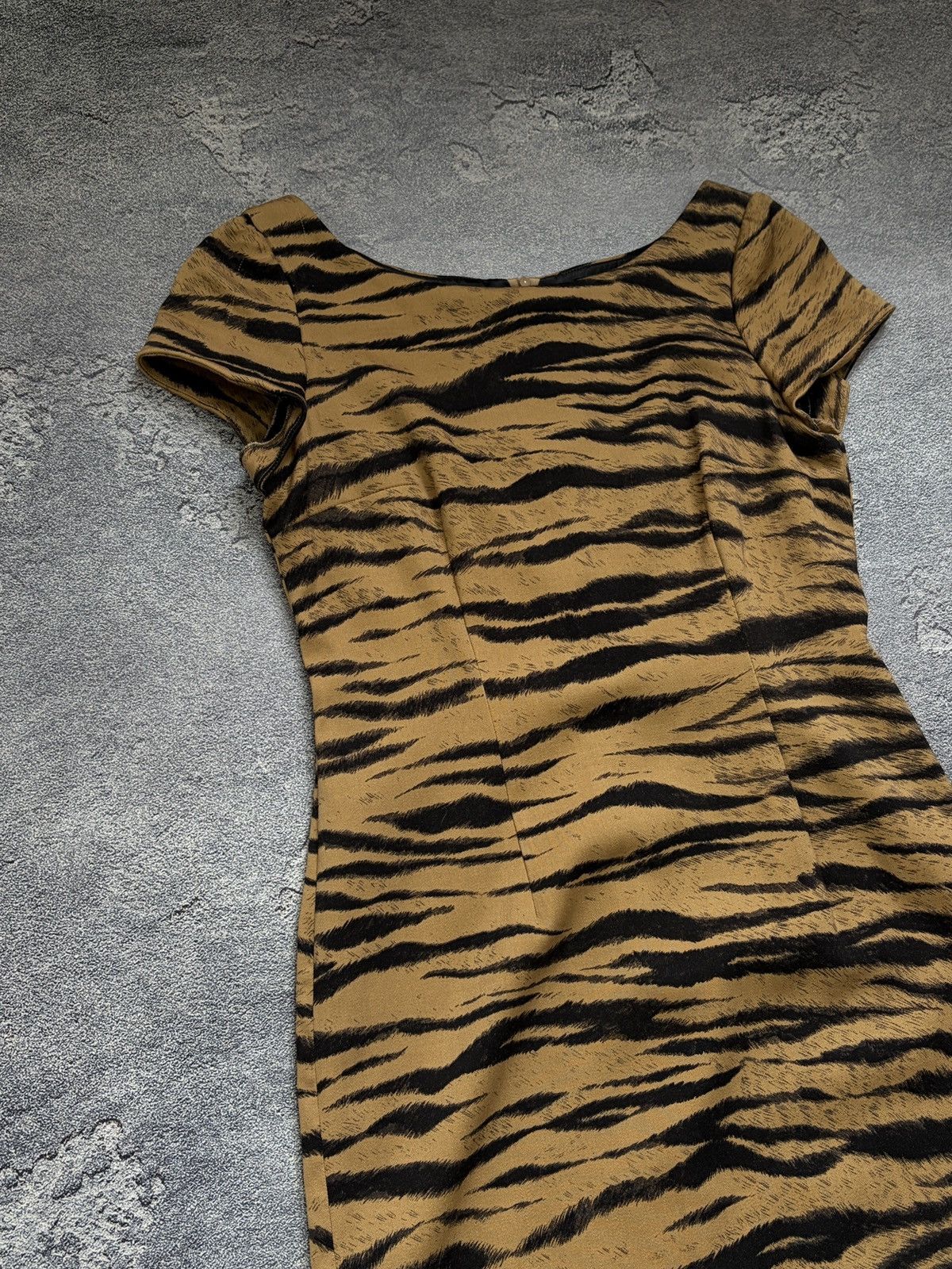 Moschino Vtg Moschino Tiger Stripe Cap Sleeve Pencil Bodycon Dress Size L / US 10 / IT 46 - 8 Thumbnail