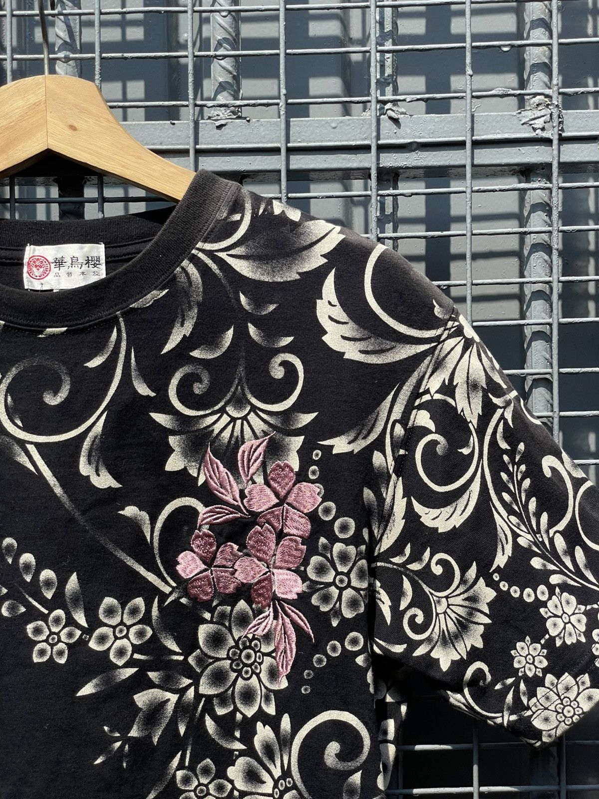 Japanese Brand Y2K Sakura Tee Size US M / EU 48-50 / 2 - 2 Thumbnail