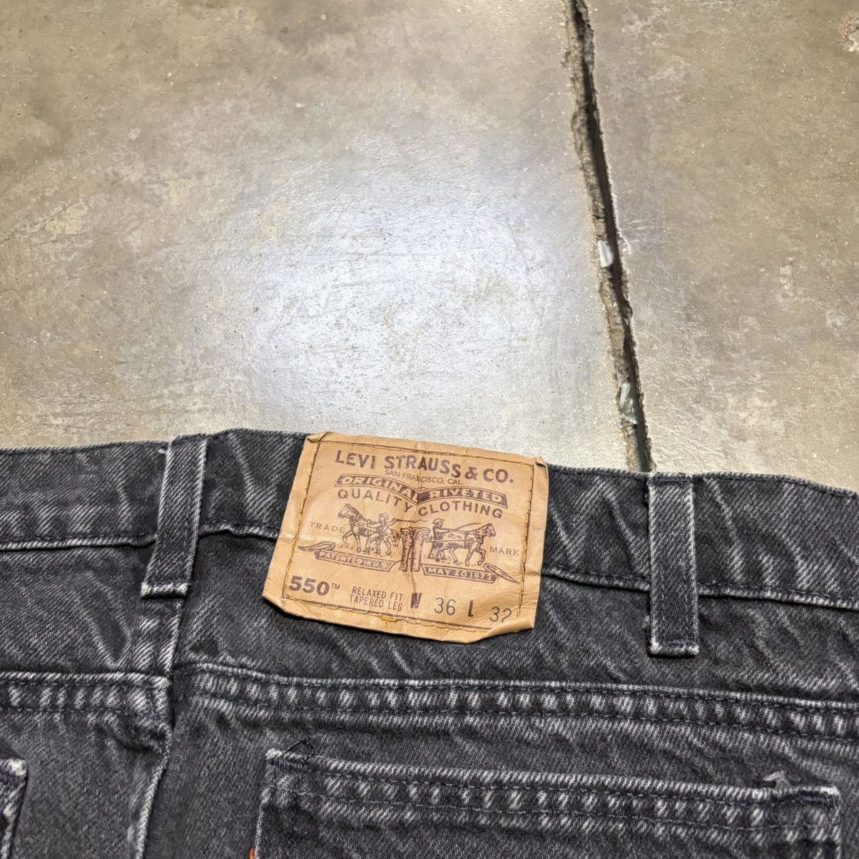 Levi's Vintage 90a Levis 550 Orange Tab Denim Jeans Relaxed Fit USA Size US 36 / EU 52 - 11 Thumbnail