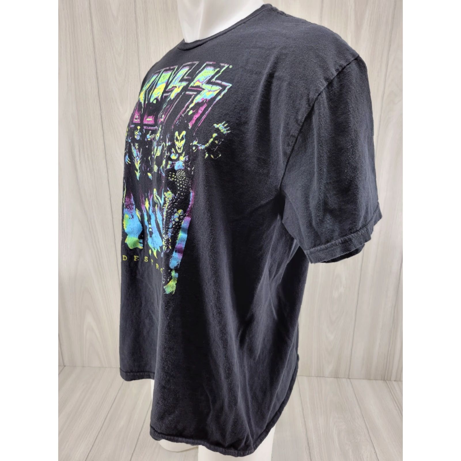 Vintage KISS Destroyer T-Shirt XL Black Neon Distressed Logo Crew Neck Short Sleeve Men Size US XL / EU 56 / 4 - 5 Thumbnail