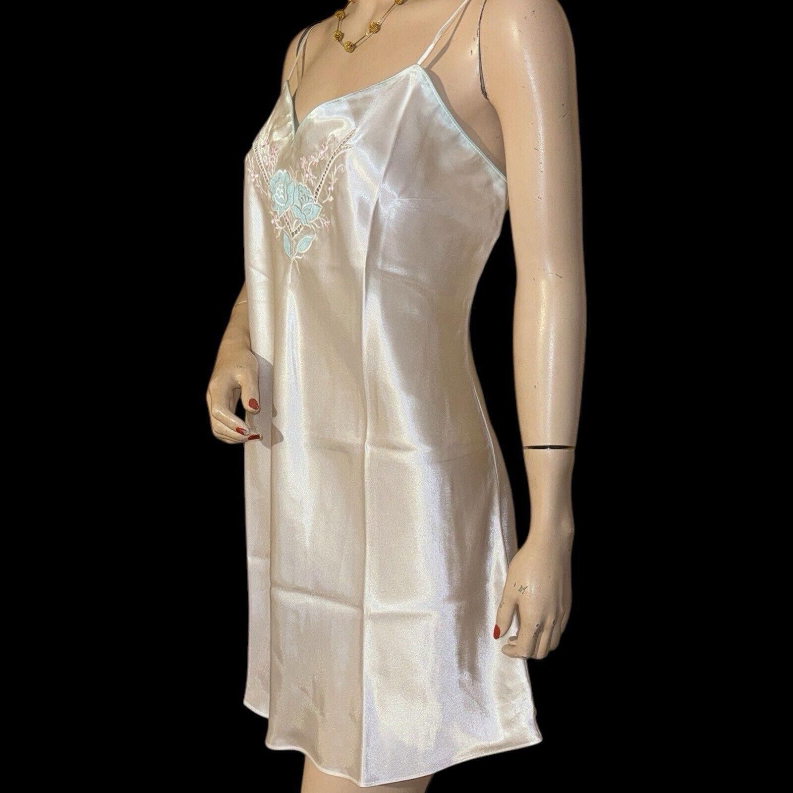 Designer Vtg Val Mode White Satin Embroidered Chemise Nightgown L Size ONE SIZE - 5 Thumbnail