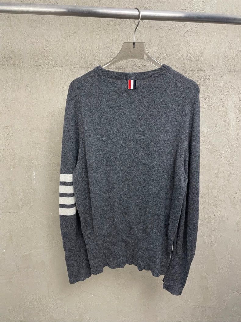 Thom Browne Thom Browne Pure cashmere round neck sweater Size US L / EU 52-54 / 3 - 2 Thumbnail