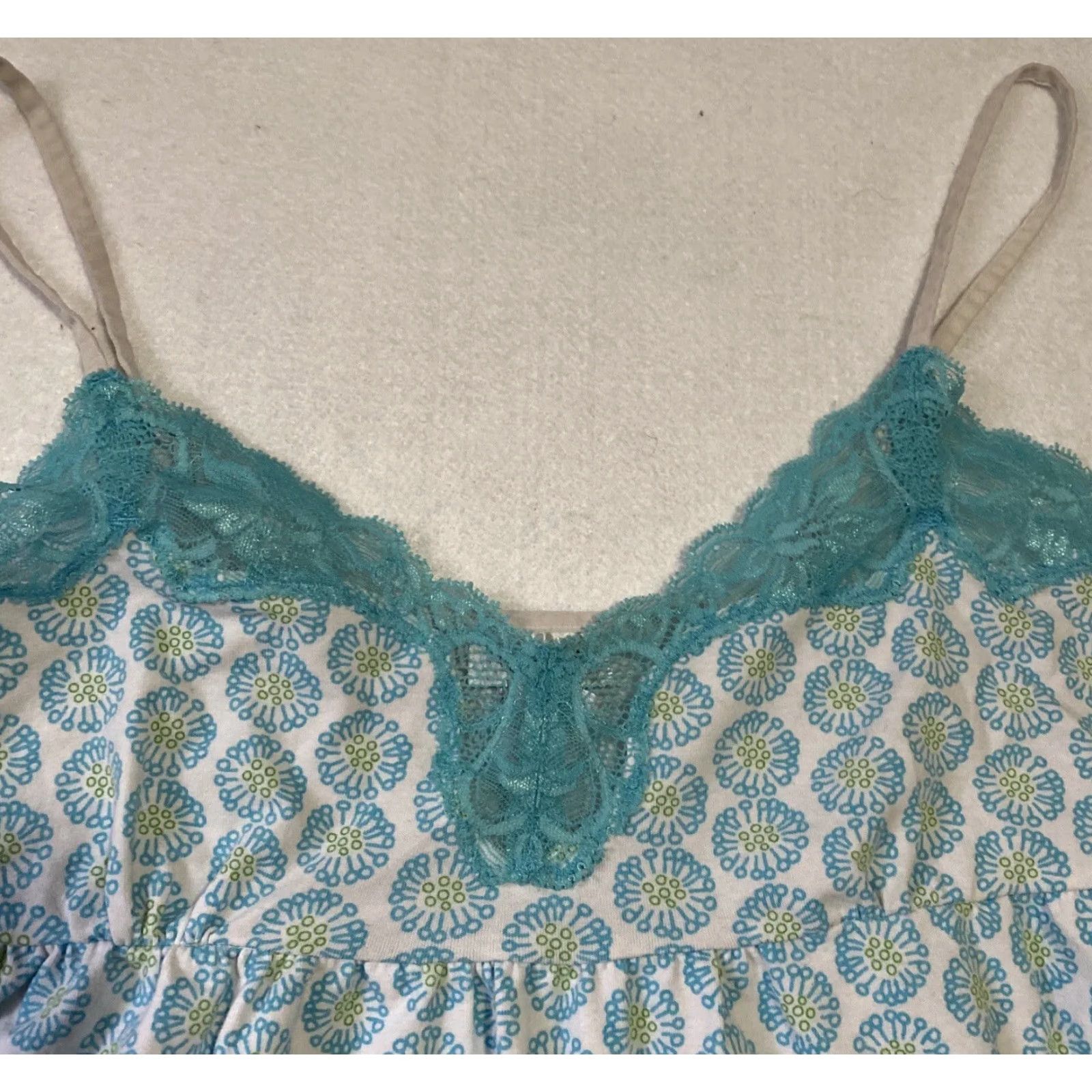 Vintage La Senza Shirt Tank Top Women’s Size L Green Spaghetti Straps V-Neck Sleeveless Casual Basic Nylon Spandex - Women Size L / US 10 / IT 46 - 3 Thumbnail