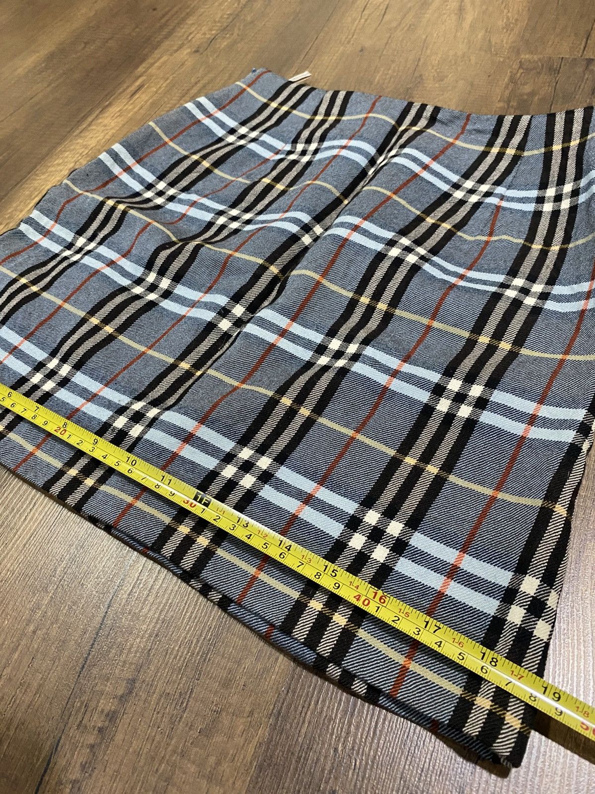 Burberry Vintage Burberry Nova Check Skirt Size 27" / US 4 / IT 40 - 8 Thumbnail