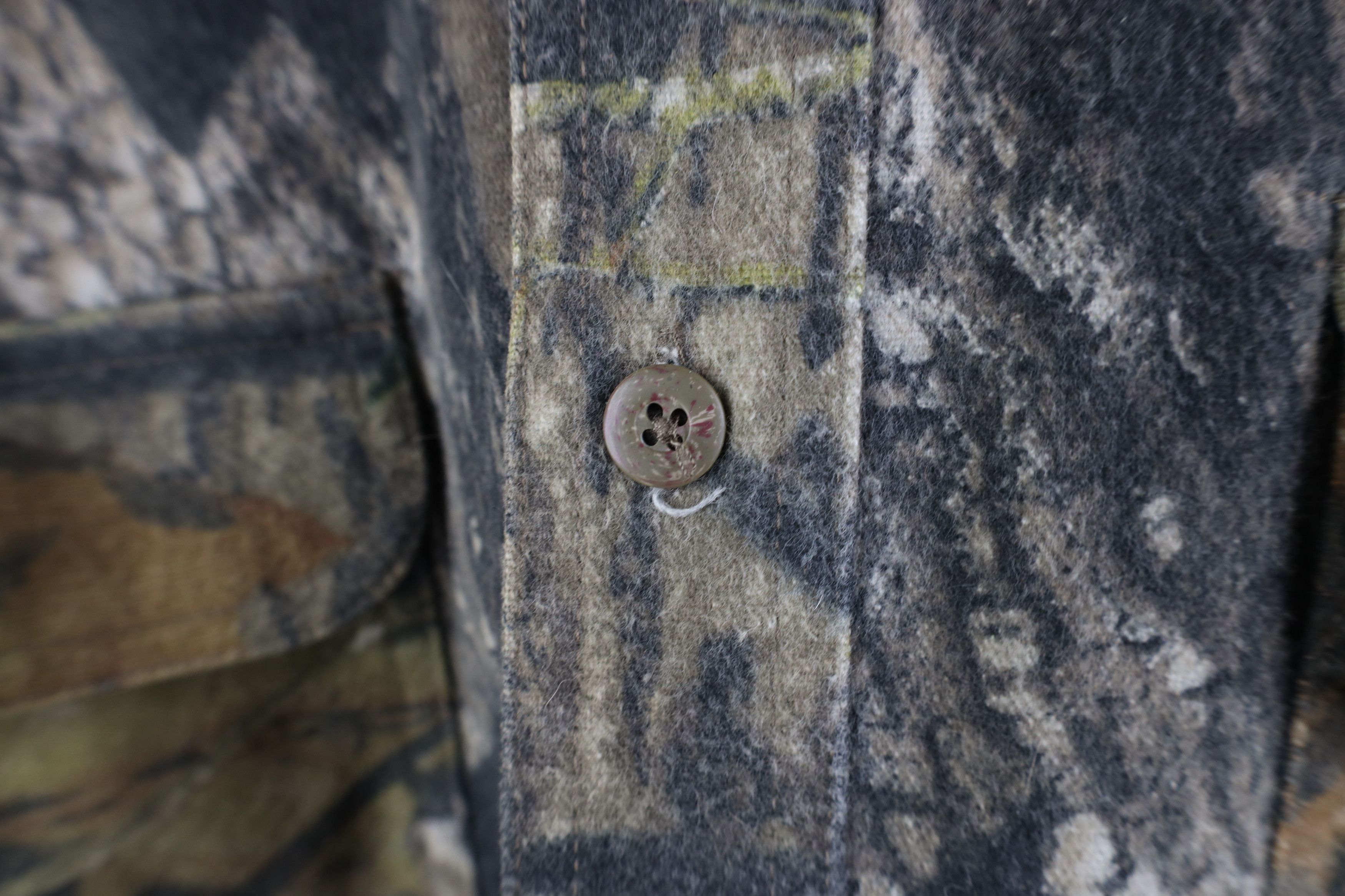 Vintage Vintage Mossy Oak Camouflage Chamois Cloth Button Shirt Size US XL / EU 56 / 4 - 9 Thumbnail