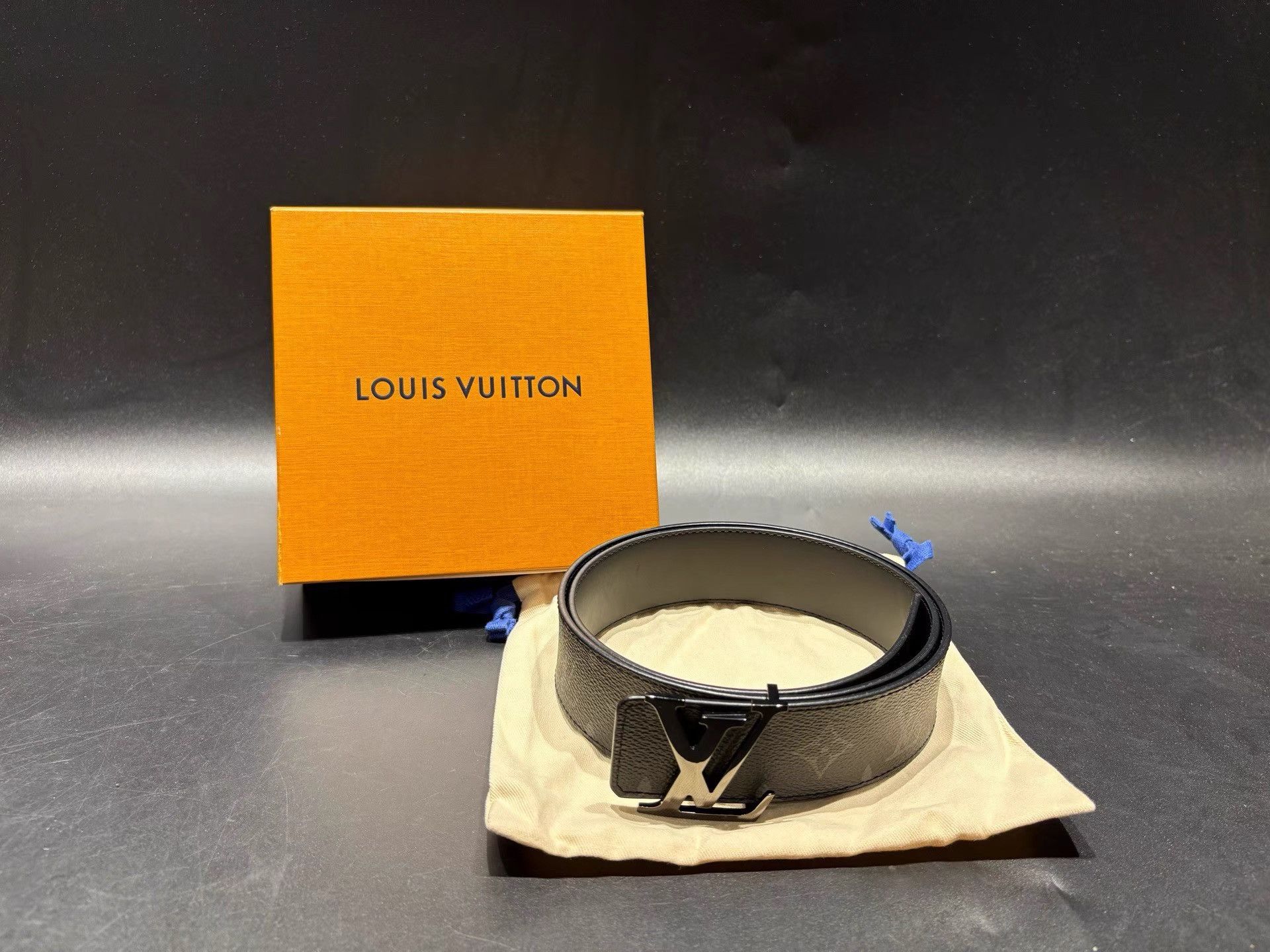 Louis Vuitton Louis Vuitton Initiales Reversible Grey Silver Belt K36 Size ONE SIZE - 5 Thumbnail
