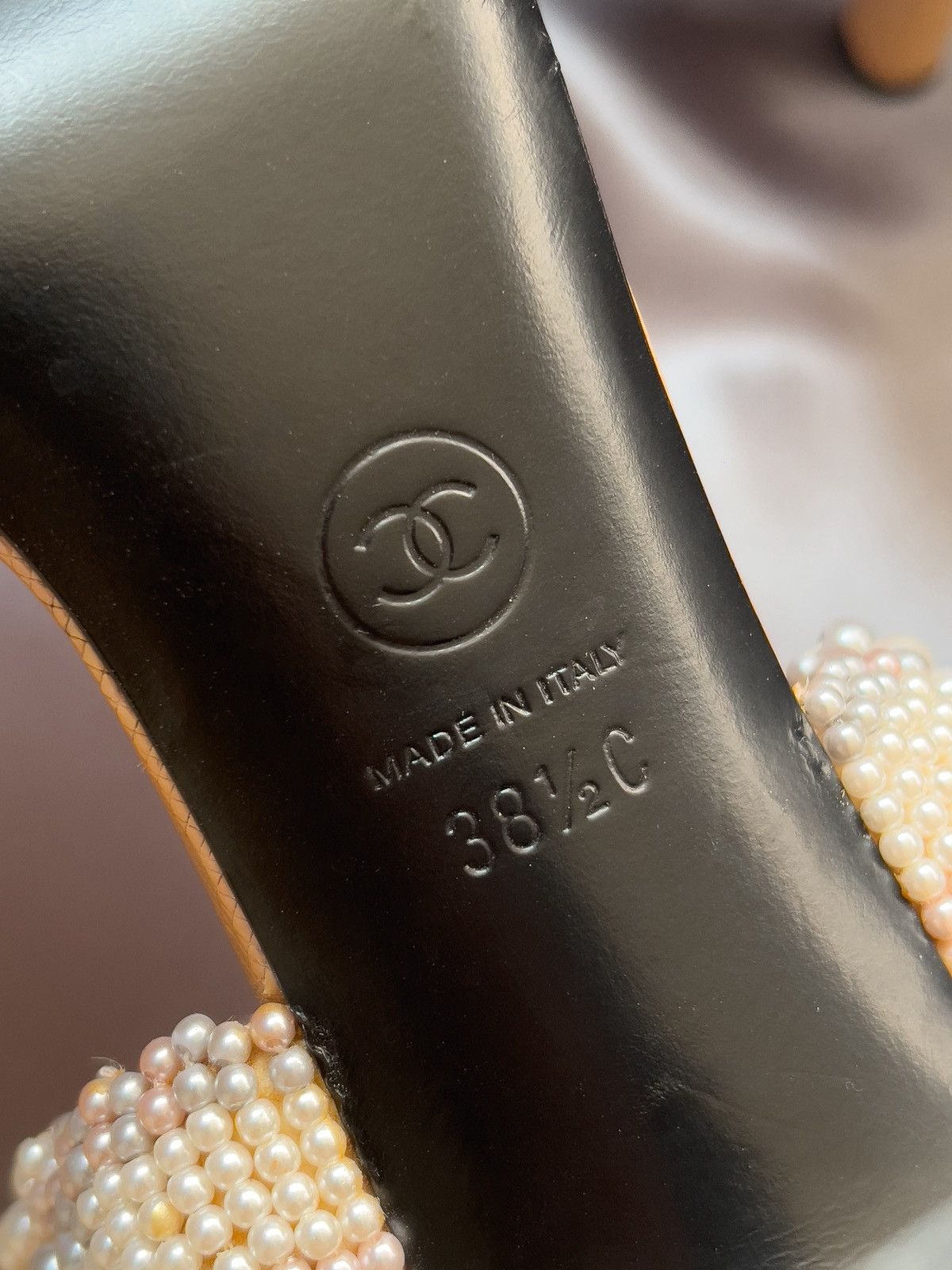 Chanel High heels Chanel in beige leather and pearls Size US 7.5 / IT 37.5 - 7 Thumbnail