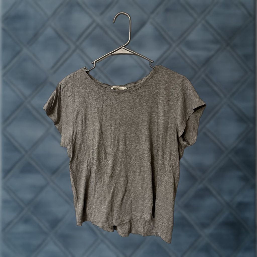 H&M H&M Basic Women’s Gray Short Sleeve T Shirt Size Small Casual Shirt Womens Small Gray Basic T-Shirt Size S / US 4 / IT 40 - 1 Thumbnail