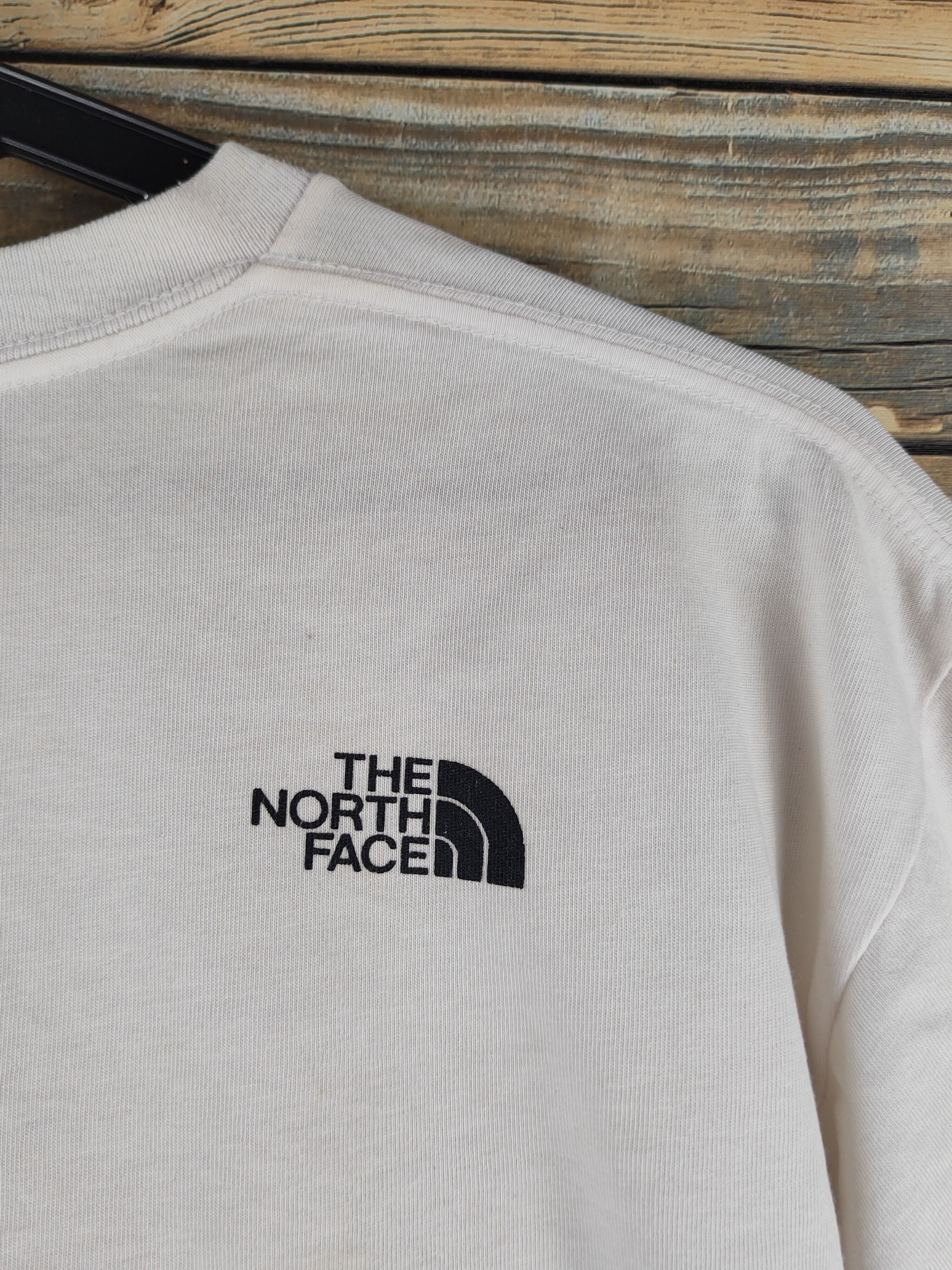 The North Face DL The North Face White Short Sleeve T-shirts #S2880 Size US M / EU 48-50 / 2 - 9 Thumbnail
