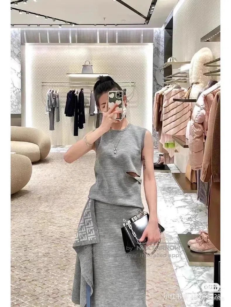 Fendi Fendi Grey wool lined monogrammed reversible sleeveless to Size XS / US 0-2 / IT 36-38 - 3 Thumbnail