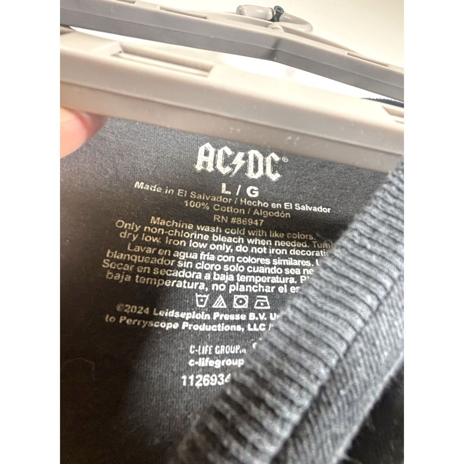 Vintage AC/DC T-Shirt Mens Large Black Back In Black World Tour 1980-1981 Graphic Tee Size US L / EU 52-54 / 3 - 6 Thumbnail