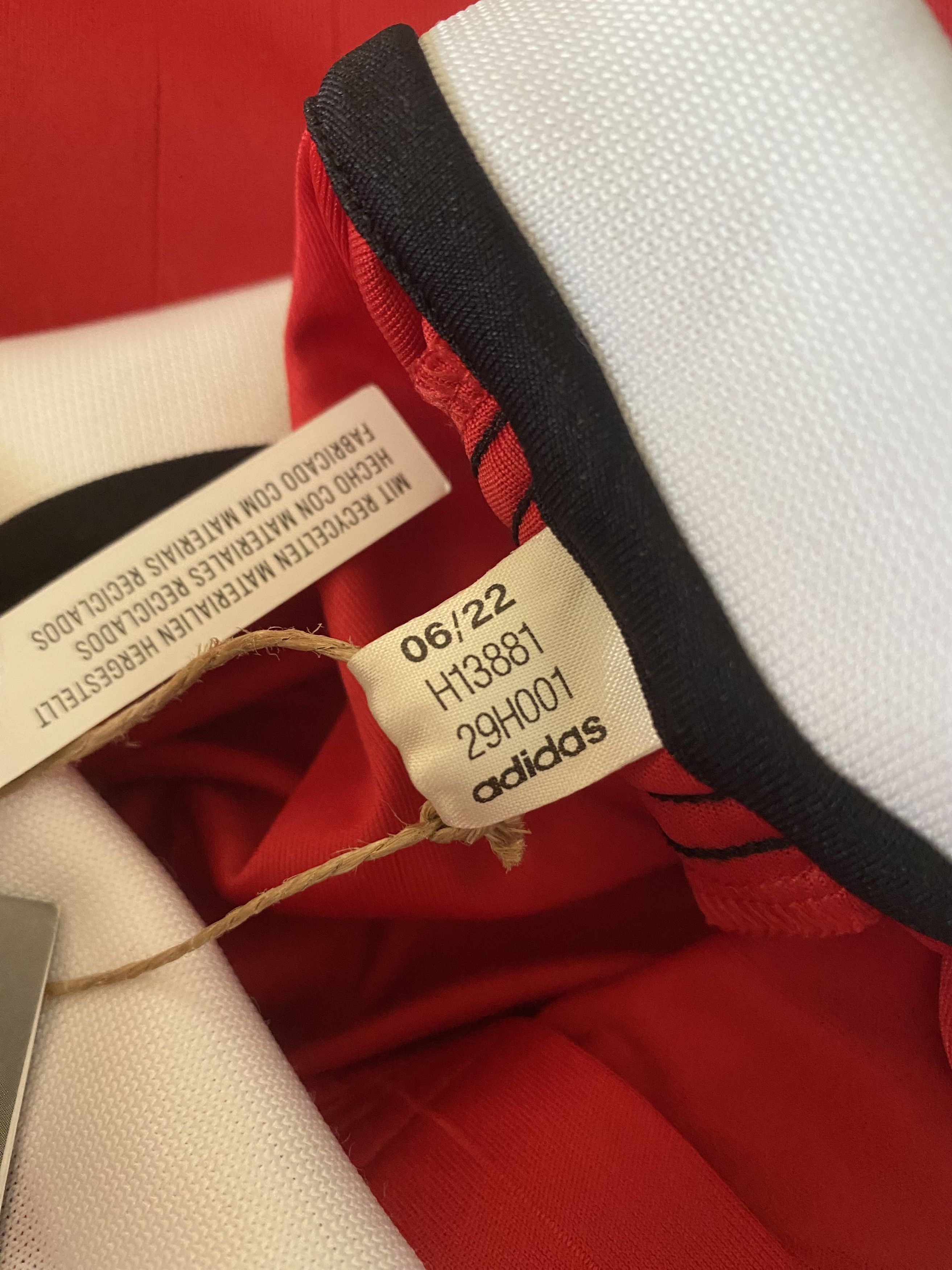 Adidas MANCHESTER UNITED FC 2022 -2023 - Adidas - L - NEW - UNIQUE Size US L / EU 52-54 / 3 - 8 Thumbnail