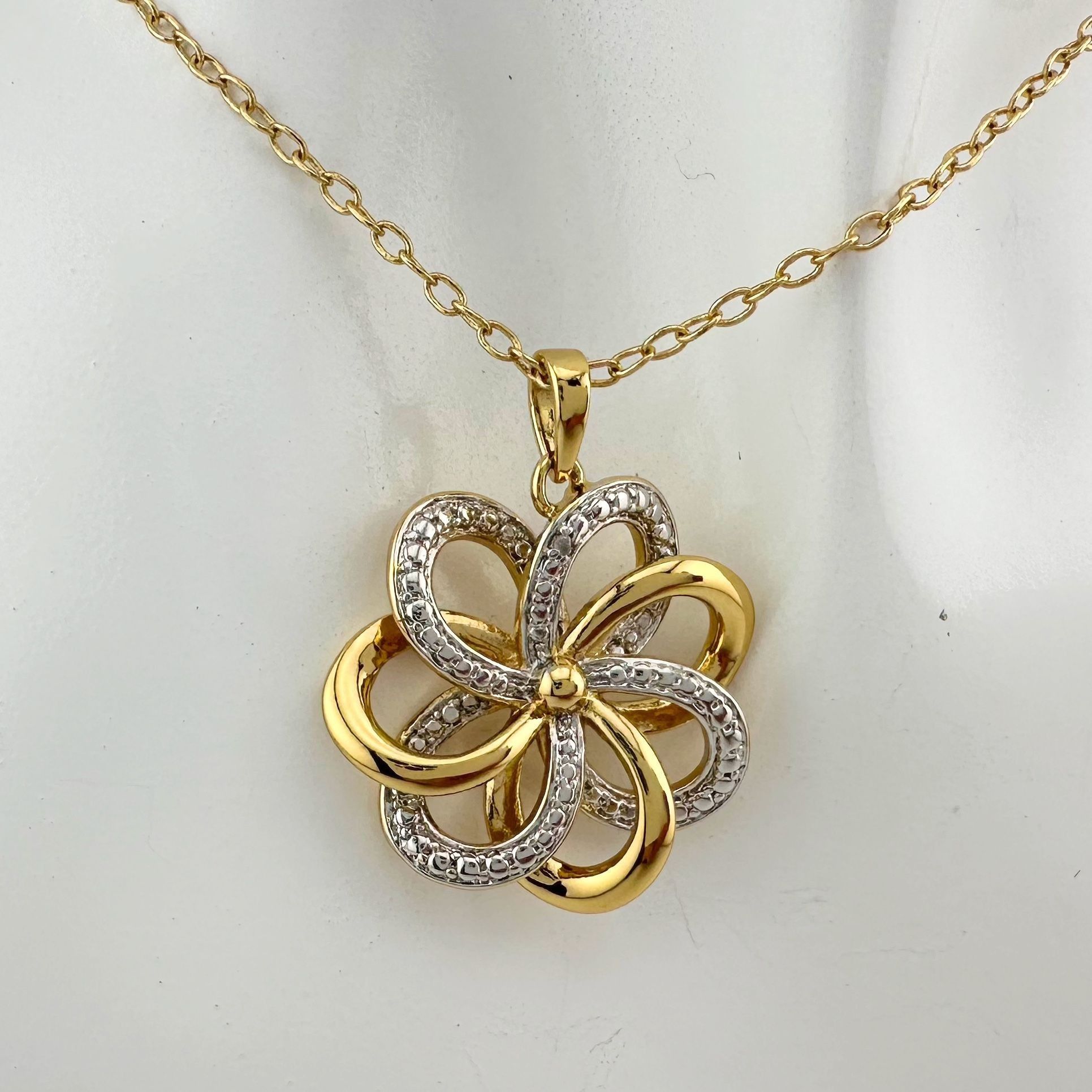 Other Pretty Two Tone Flower Pendant 22kt Gold Overlay Size ONE SIZE - 3 Thumbnail