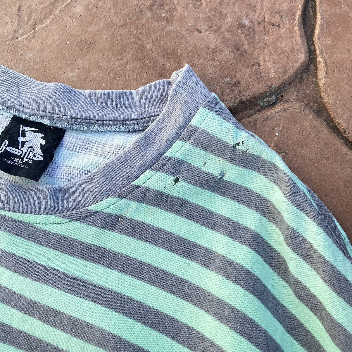 Gotcha Thrashed Faded Vintage 90s Gotcha Surfboard ERD GRUNGE TEE Size US XL / EU 56 / 4 - 4 Thumbnail