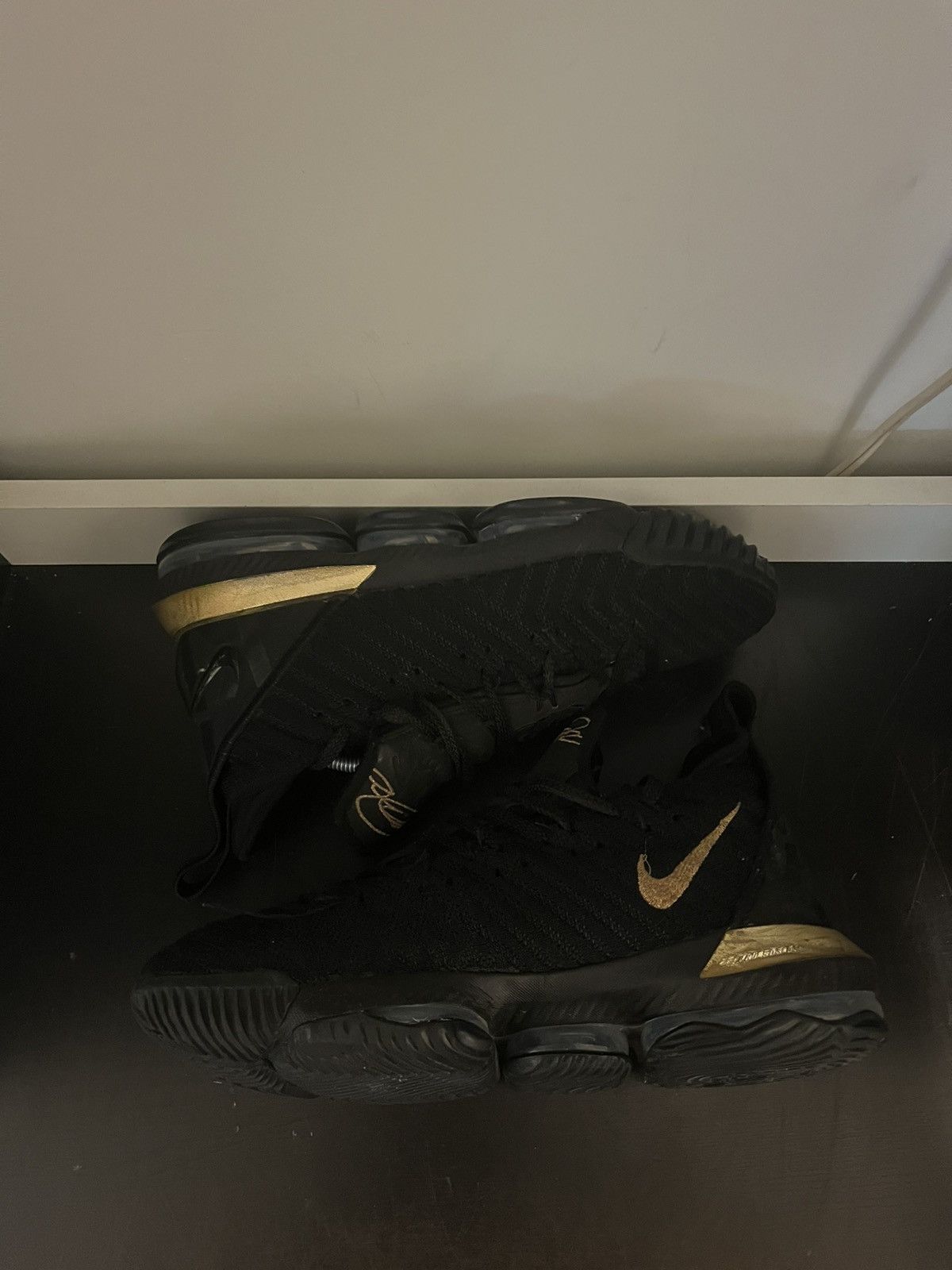 Nike Nike Lebron 16 I’M King Gold Men’s 8.5 BQ5969-007 Size US 8.5 / EU 41-42 - 4 Thumbnail