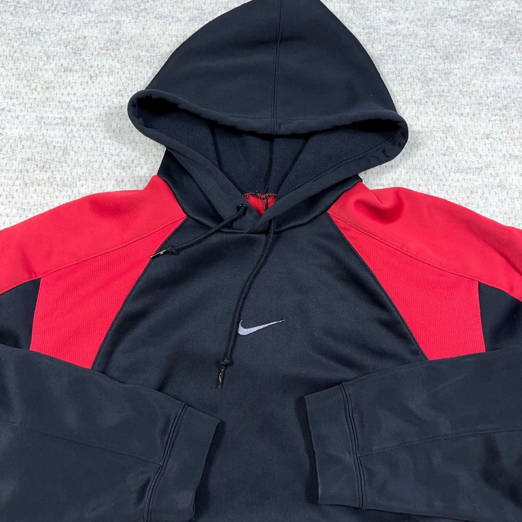 Nike VINTAGE Nike Hoodie Men Large Black Red Center Swoosh Y2K Performance Fit Dry Hoodie Size US L / EU 52-54 / 3 - 2 Thumbnail