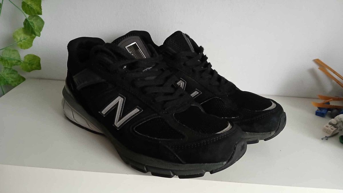 New Balance New Balance 990 V5 size 9 sneakers Size US 9 / EU 42 - 2 Thumbnail
