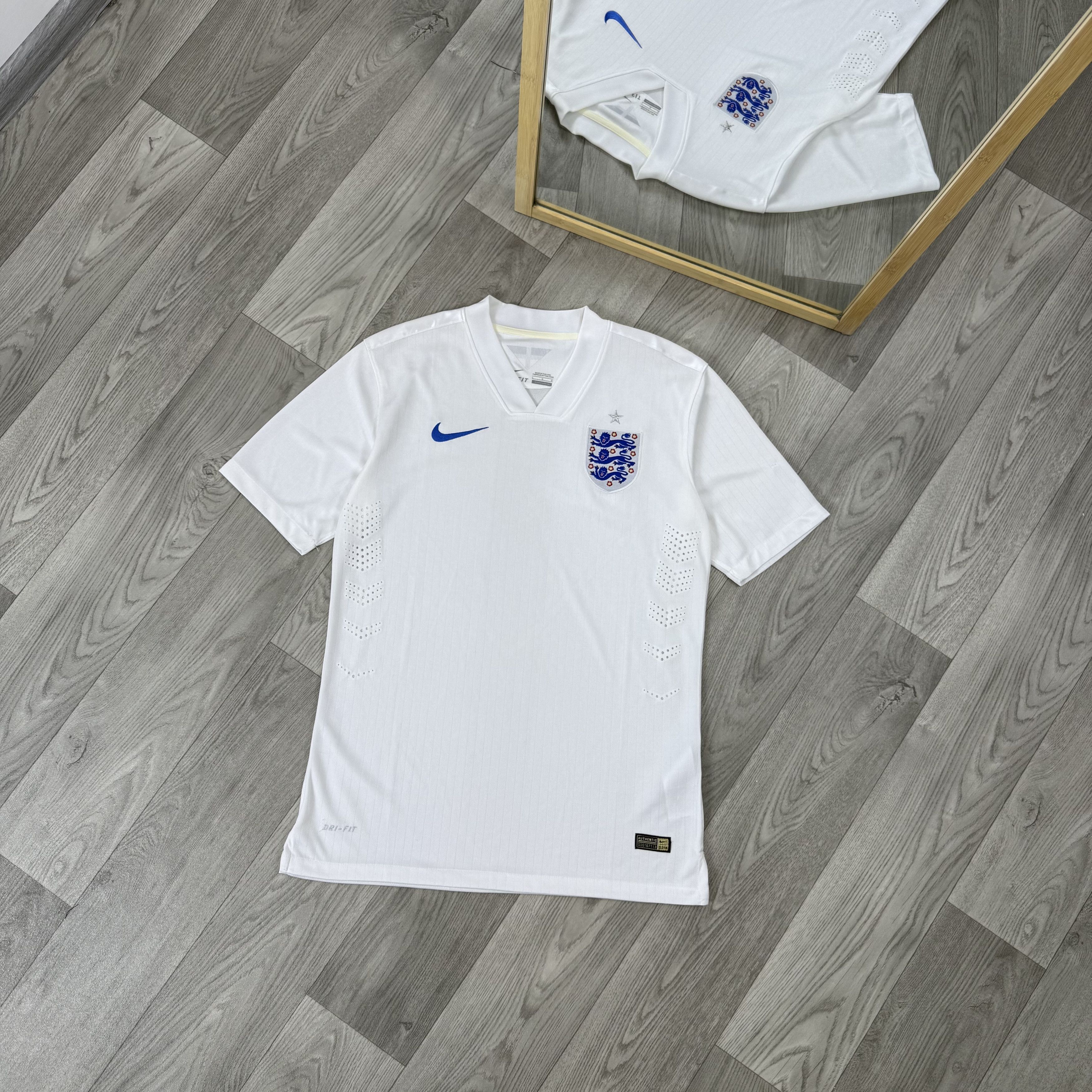 Nike Nike England National Football Team 2014 Jersey Tee Shirt Size US L / EU 52-54 / 3 - 1 Thumbnail