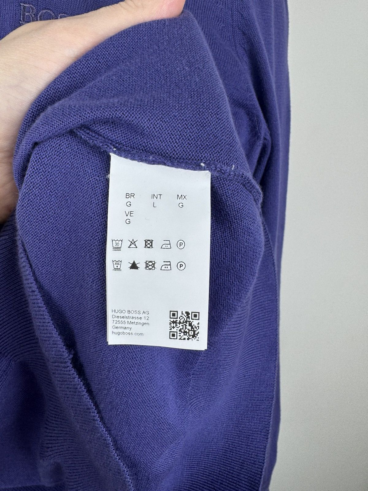 Hugo Men’s Hugo Boss V-Neck Wool Sweater Purple Jumper size L Size US L / EU 52-54 / 3 - 7 Thumbnail