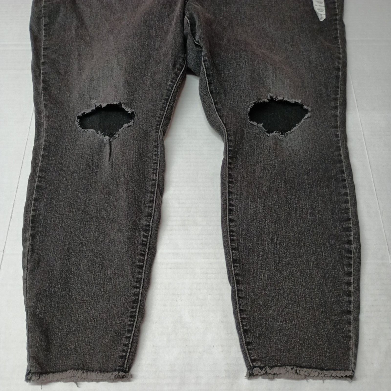 Levi's Levi High Rise Skinny Jeans Woman's Size 28S 39x28 Raw Hem Size 39" - 2 Thumbnail