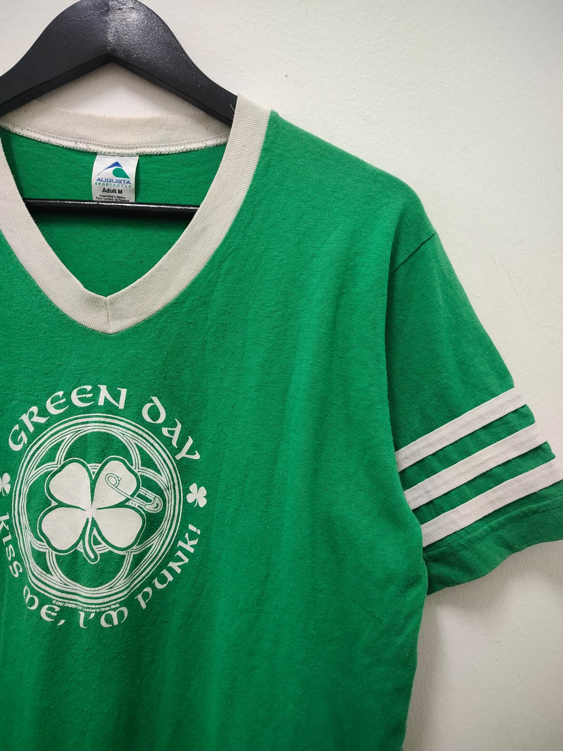 Band Tees Vintage GREEN DAY rock band t shirt v neck Size US M / EU 48-50 / 2 - 3 Thumbnail