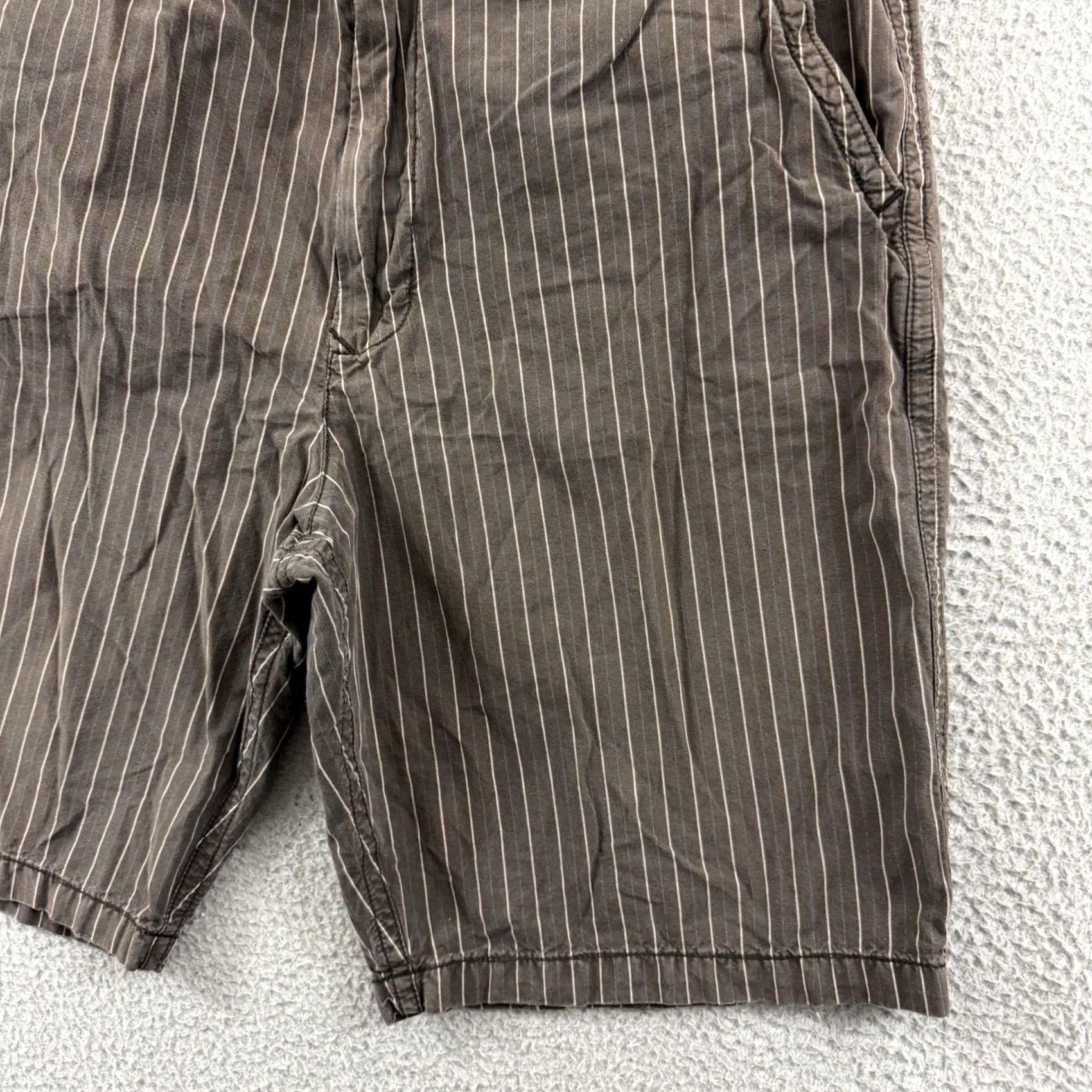 American Eagle Outfitters Vintage American Eagle Shorts Mens 38 Brown Striped Classic Skater Surf Zip Y2K Size US 38 / EU 54 - 2 Thumbnail