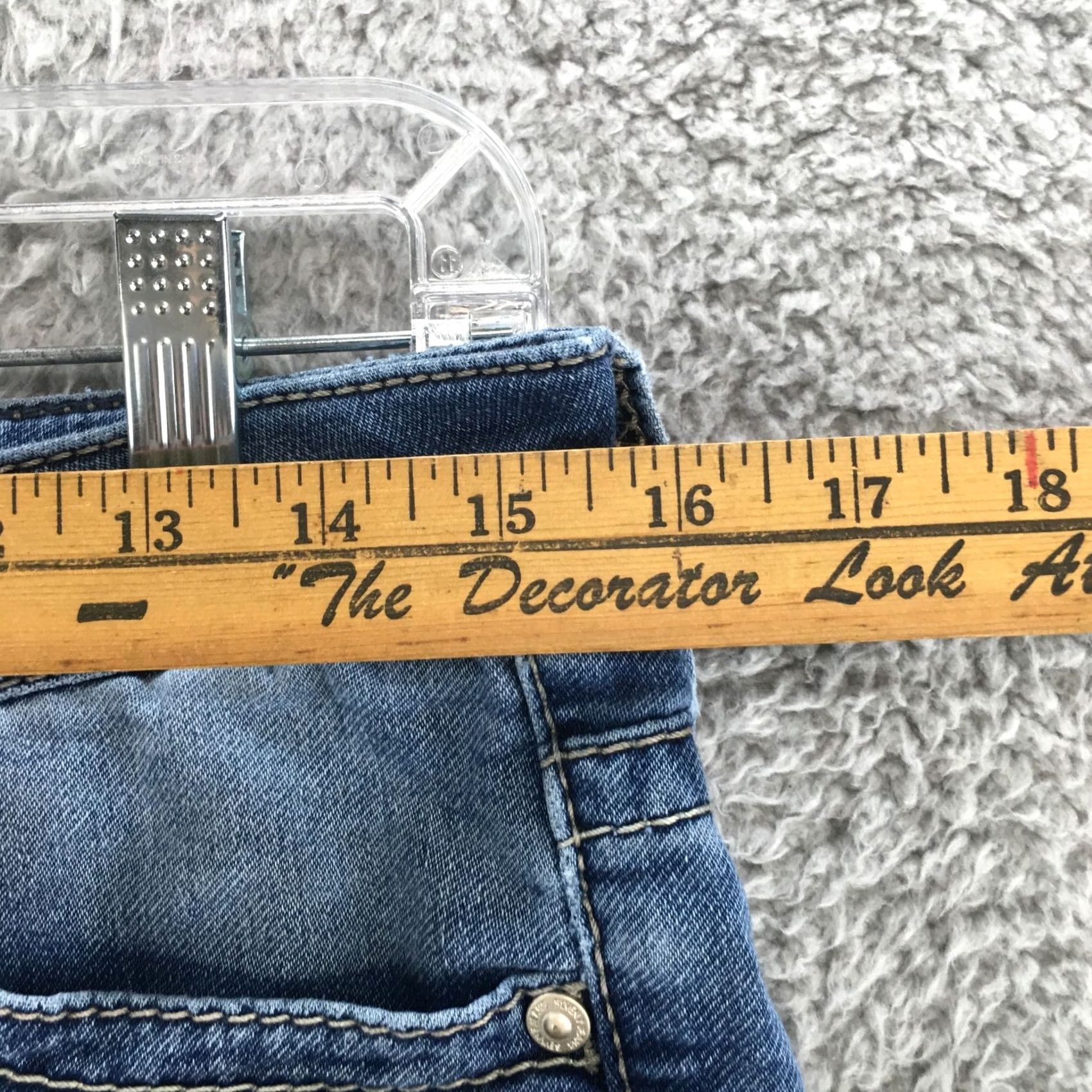 Vintage Seven7 Bermuda Shorts Womens 4 Blue Medium Wash Denim Low Rise Embroidered Zip Bermuda shorts Womens 4 Blue Medium Wash Denim Low Rise Embroidered Zip Size 27" / US 4 / IT 40 - 4 Thumbnail