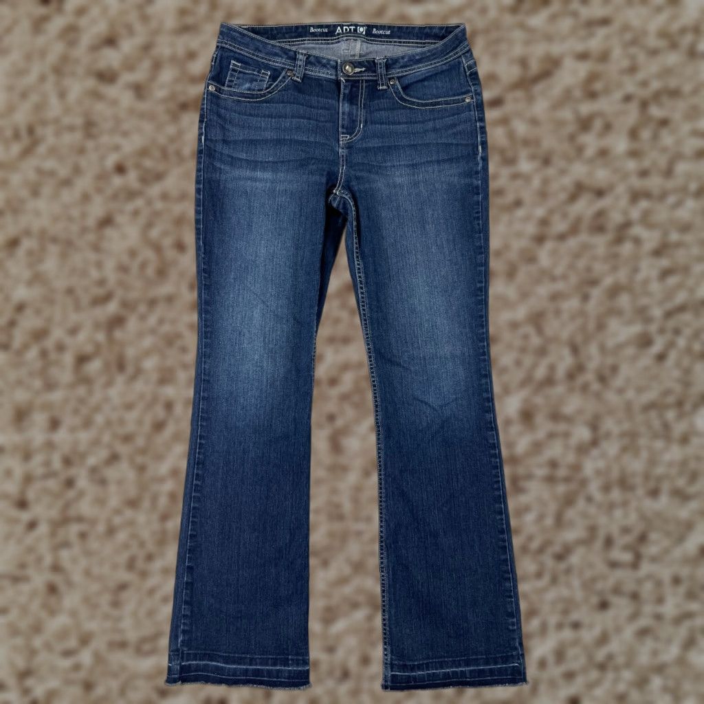Apt. 9 Apt. 9 Jeans Women 30 Blue Denim Bootcut Mid Rise Embroidered Rhinestone 5-Pocket Cotton Denim Jeans Girls Size 30" / US 8 / IT 44 - 1 Thumbnail