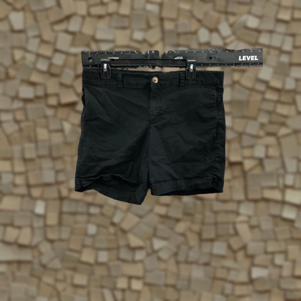 Old Navy Old Navy Everyday Shorts Womens Mid Rise Size 10 Dark Wash Black Size 32" / US 10 / IT 46 - 1 Thumbnail