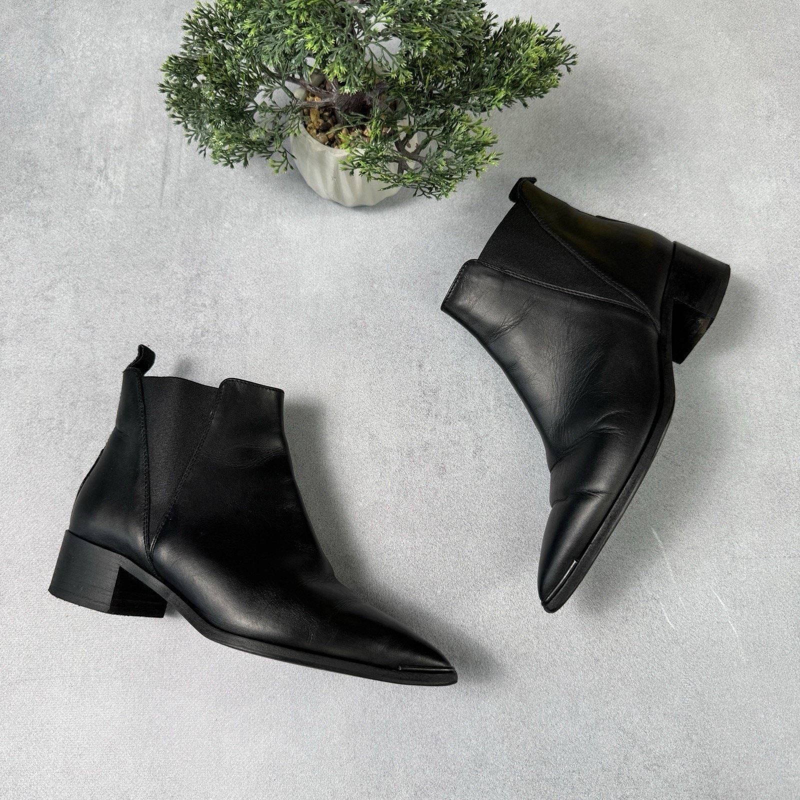Acne Studios Acne Studios Ankle Boots Leather Chelsea Size 36 Black US 6 Size US 6 / IT 36 - 2 Thumbnail