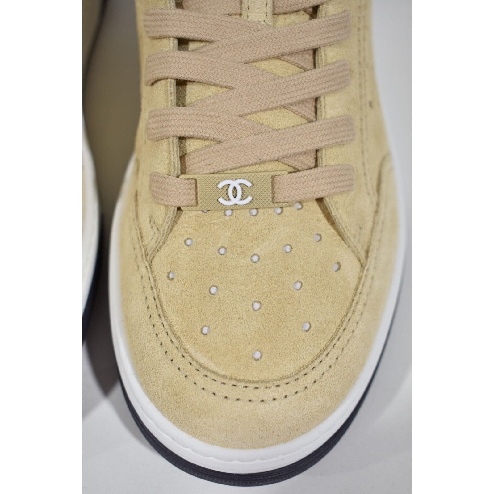 Chanel 22A Suede CC Logo Flat Lace Up Runner Trainer Sneaker 36.5 Size US 6.5 / IT 36.5 - 5 Thumbnail