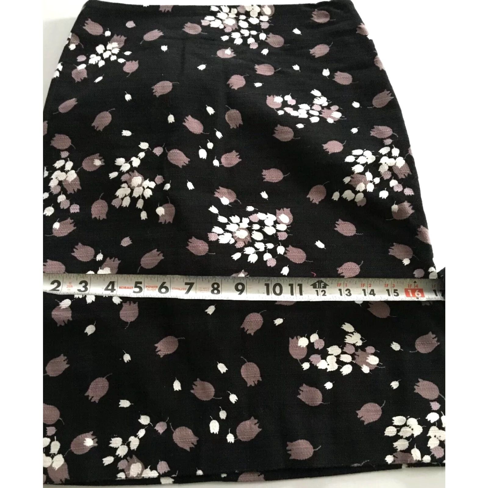 Ann Taylor Ann Taylor LOFT Outlet Floral Skirt Sz 2 Black White Gray Multicolor Side Slit Womens Size 26" / US 2 / IT 38 - 4 Thumbnail