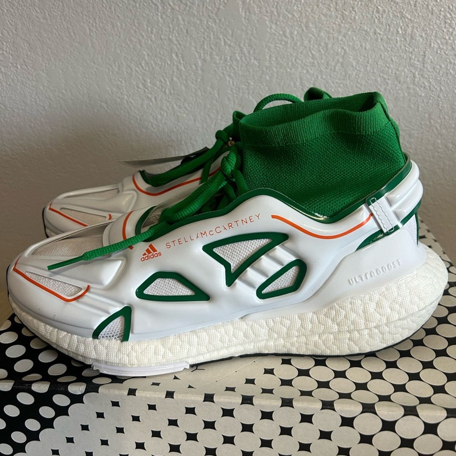 Stella McCartney ADIDAS BY STELLA MCCARTNEY ULTRABOOST 22 Green White NIB 9 Size US 9 / IT 39 - 2 Thumbnail