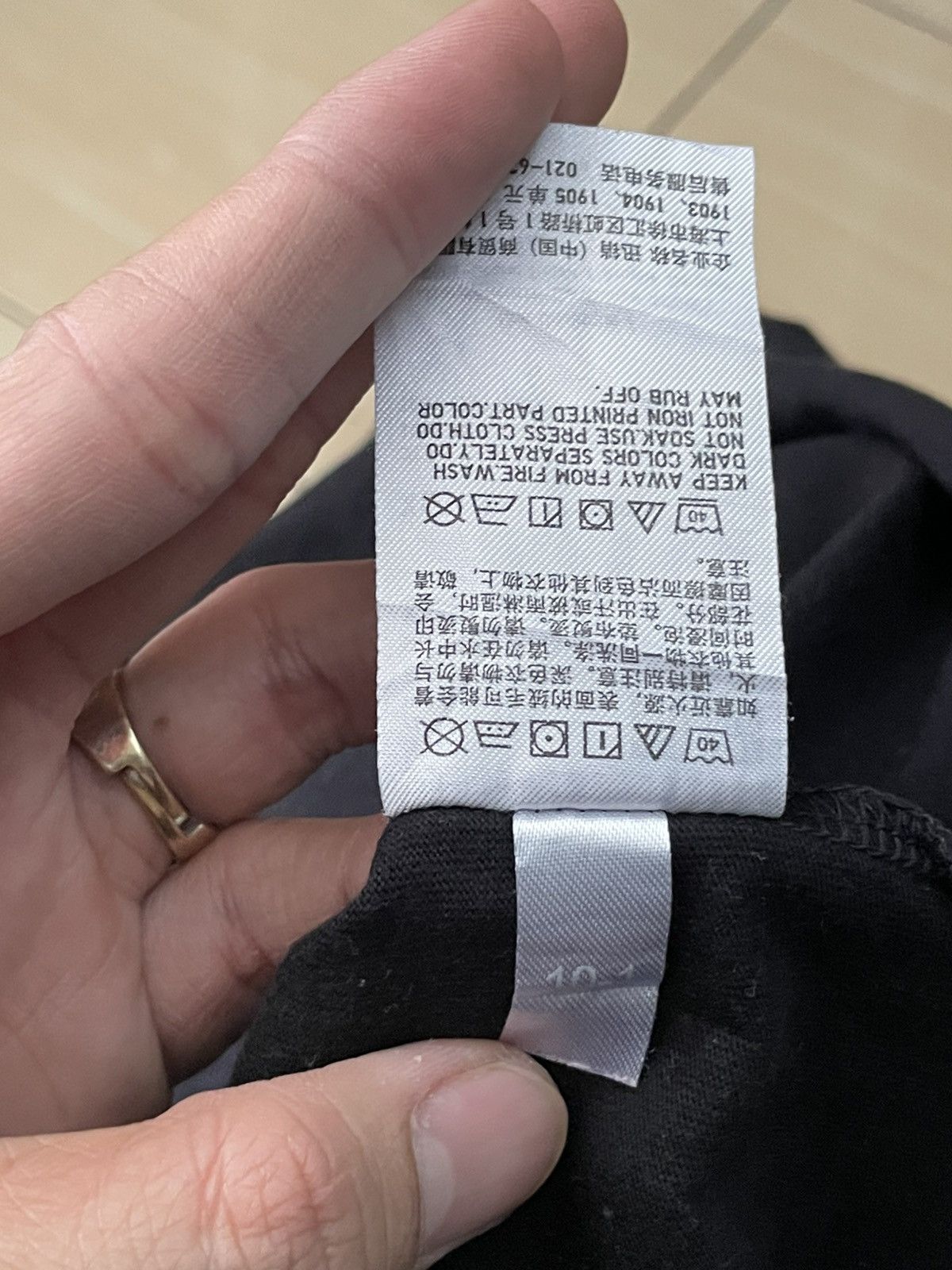 Uniqlo Uniqlo x muse du louvre Size US L / EU 52-54 / 3 - 6 Thumbnail