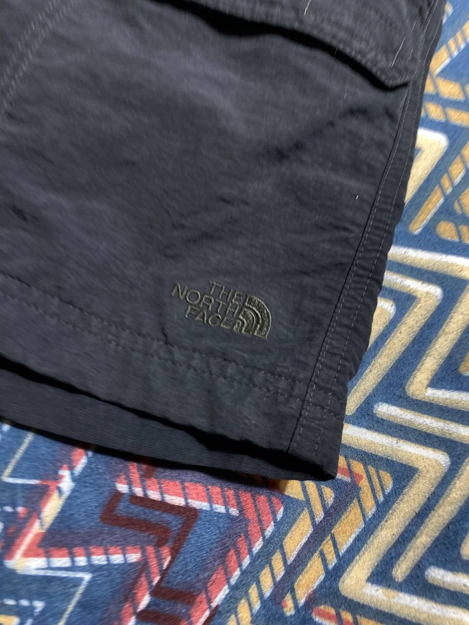 The North Face × Vintage Vintage Y2K The North Face Embroidered Logo Cargo Shorts Size US 30 / EU 46 - 16 Thumbnail