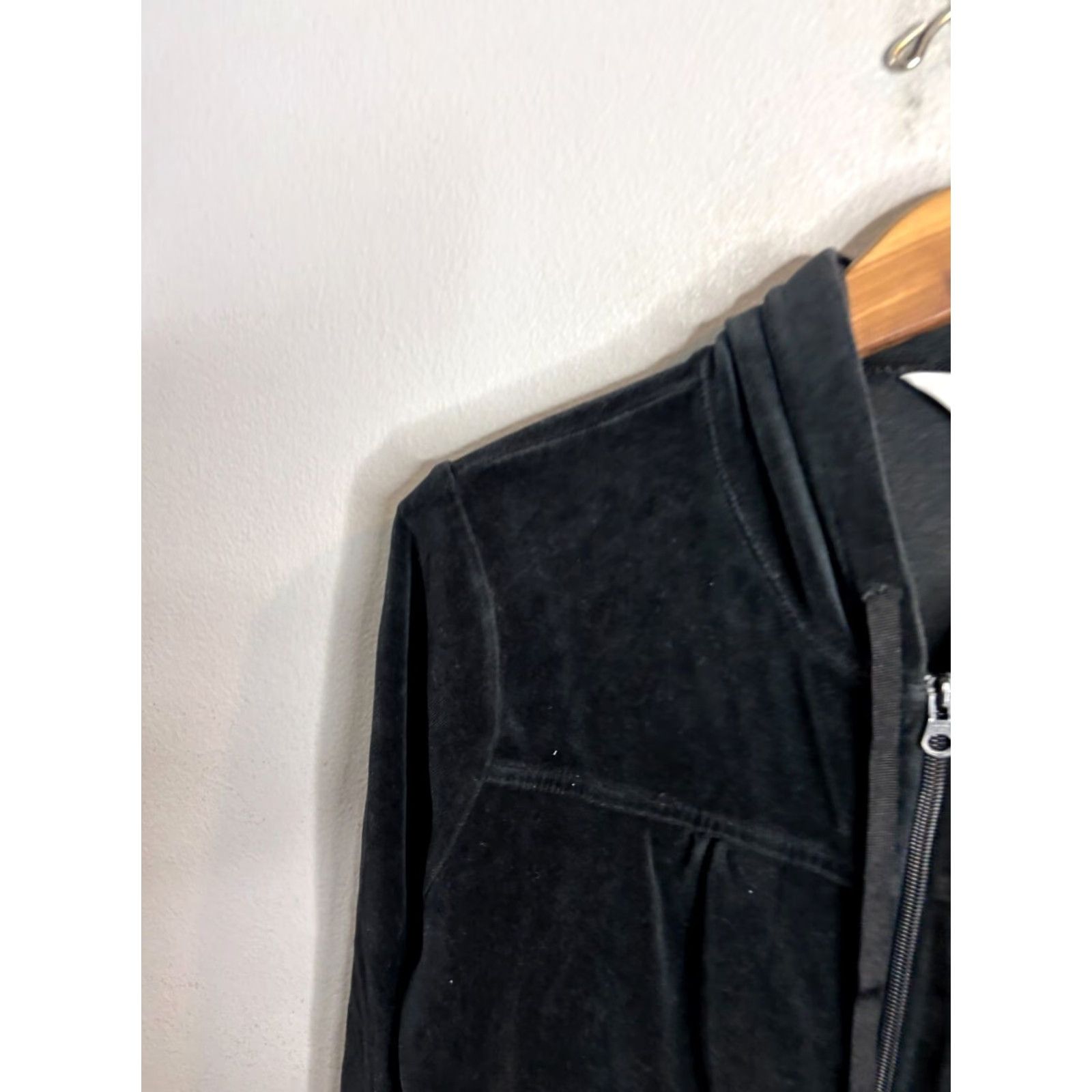 Lilly Pulitzer VINTAGE Lilly Pulitzer Velour Zip Hoodie Sweater Womens M Black Logo Zipper 5444 Size M / US 6-8 / IT 42-44 - 2 Thumbnail