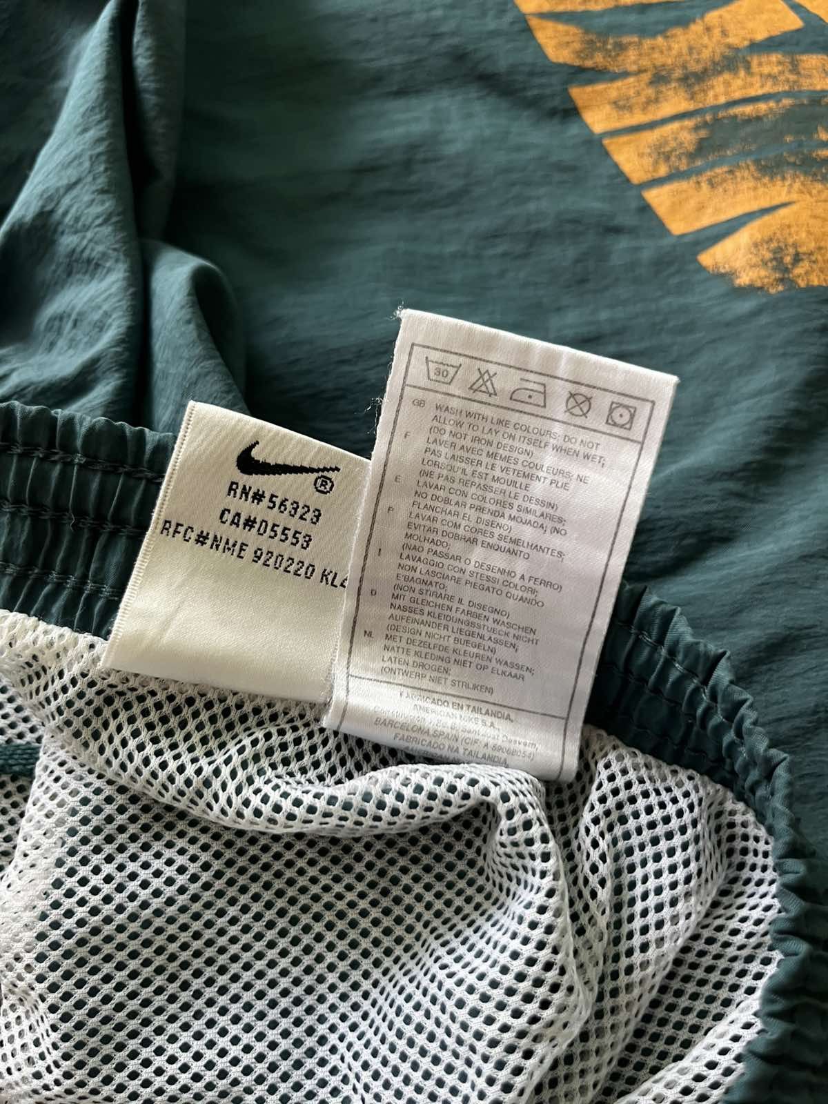 Nike Y2K Nike Big Swoosh Vintage Streetwear Green Shorts Size US 36 / EU 52 - 7 Thumbnail