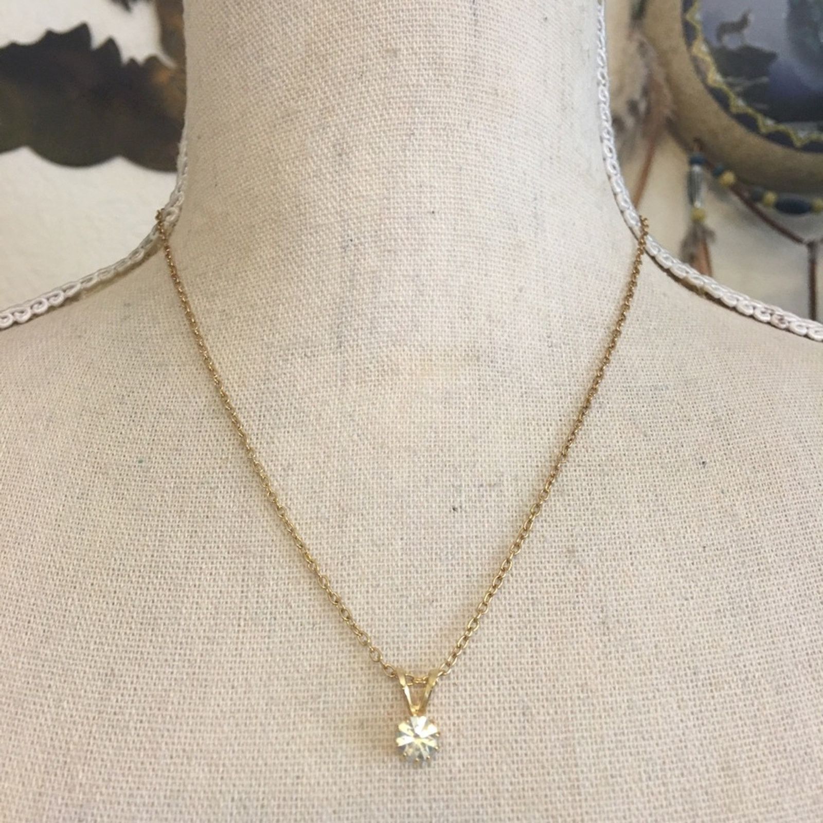 Vintage Vintage clear rhinestone pendant on gold chain Size ONE SIZE - 1 Thumbnail
