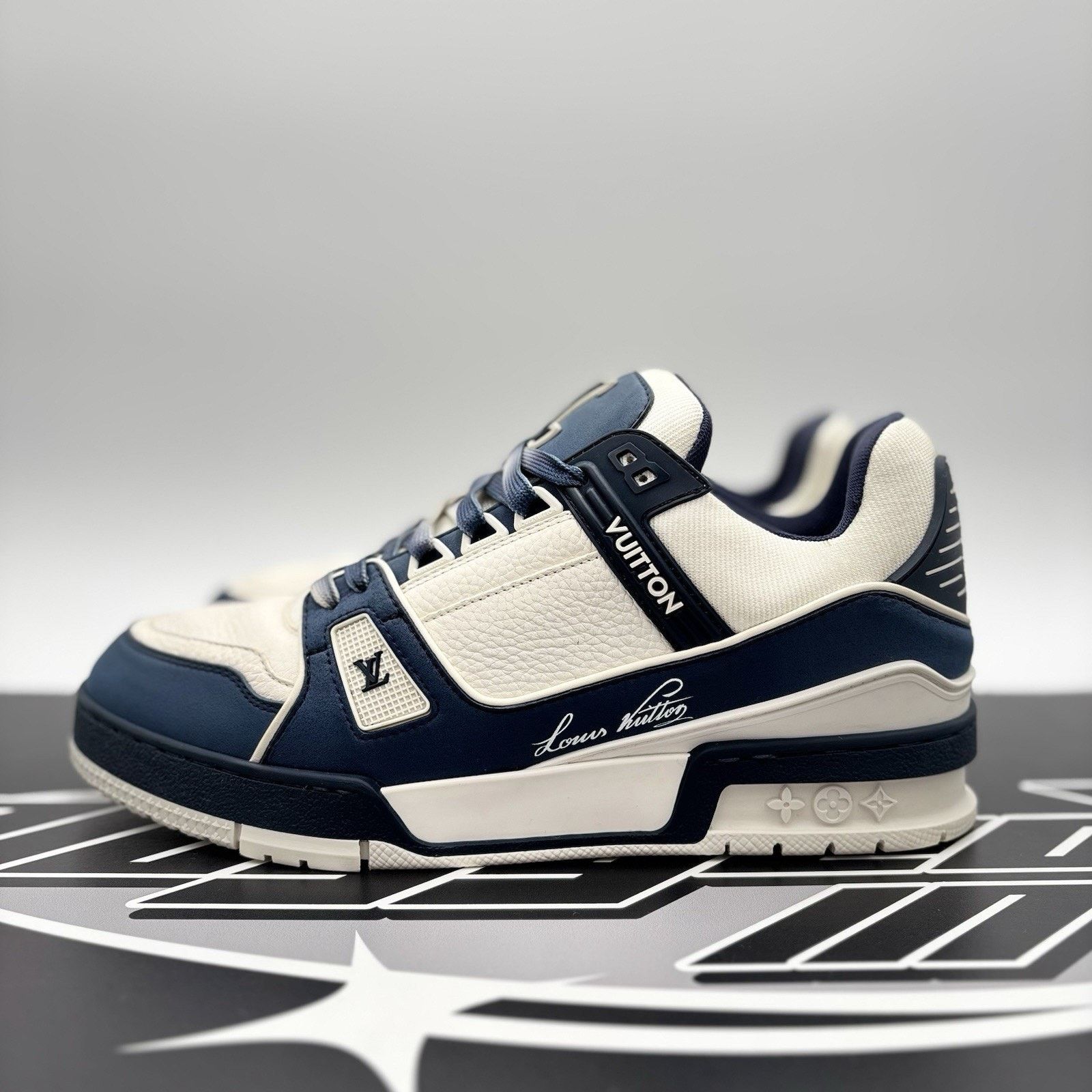 Louis Vuitton (7-7.5 US) Louis Vuitton Trainer ' White Navy '| GREAT COND! Size US 7.5 / EU 40-41 - 1 Thumbnail