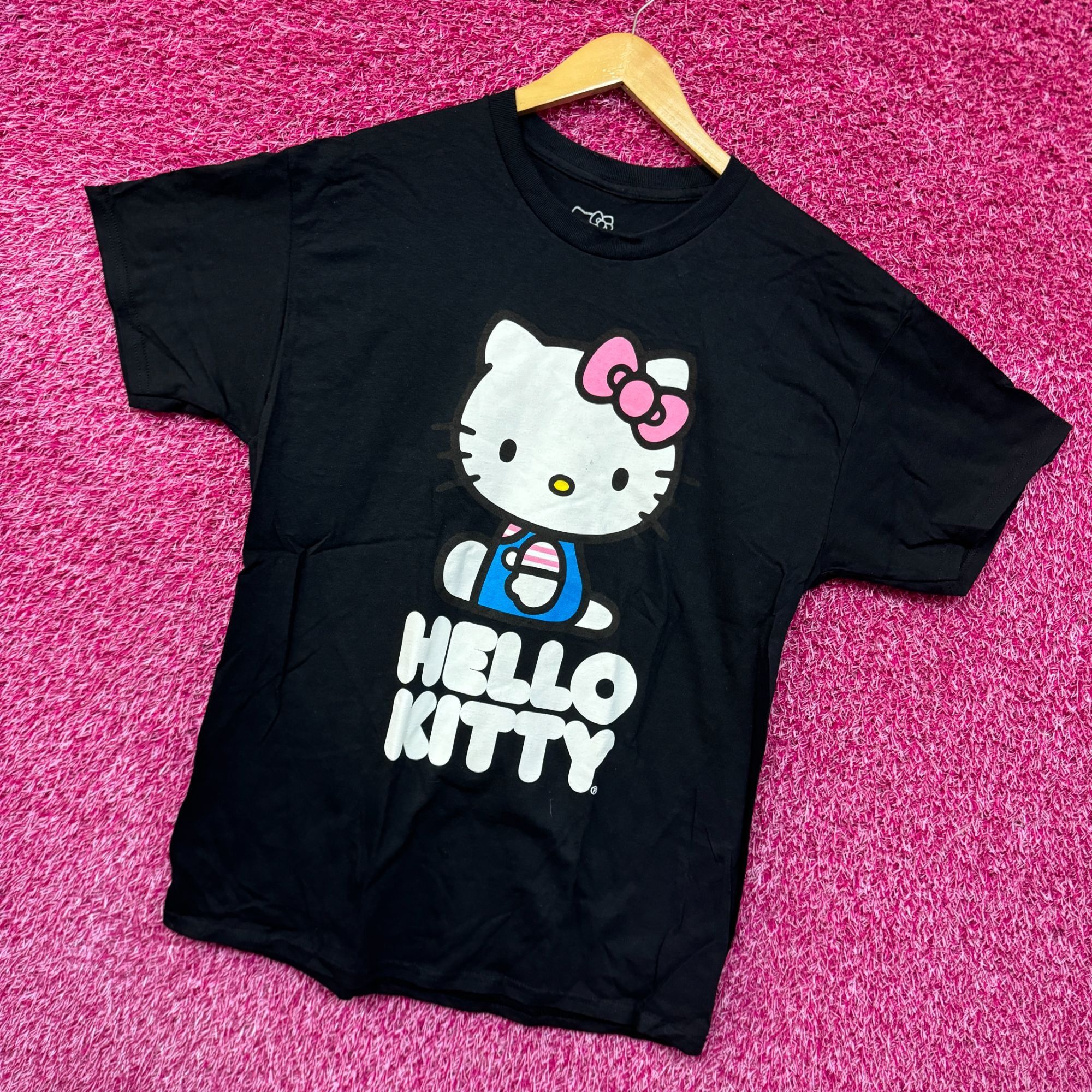 Other Hello Kitty Sitting Sideways Kawaii Anime Sanrio Tee M Size US M / EU 48-50 / 2 - 3 Thumbnail
