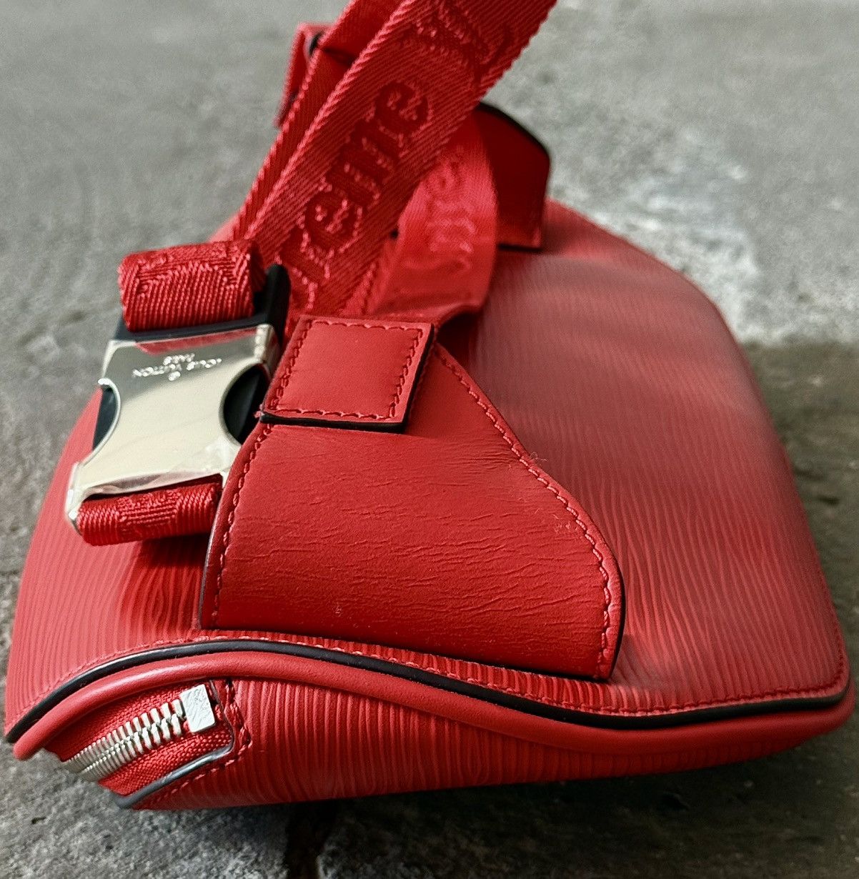 Louis Vuitton × Supreme Louis Vuitton - Supreme - AW17 - Epi Red Bum Bag Size ONE SIZE - 12 Thumbnail