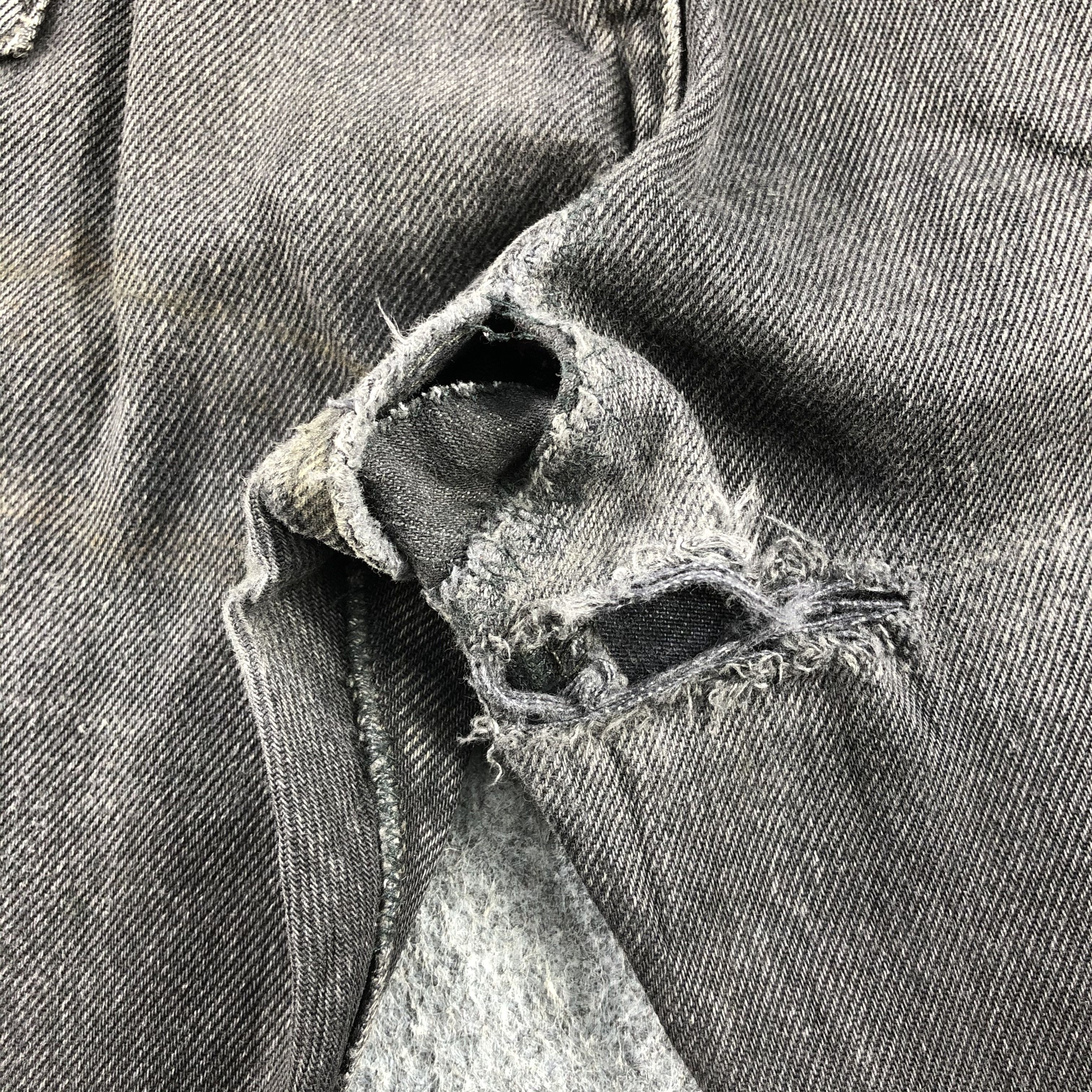 Vintage Ripped Levis 501 Jeans-J1388