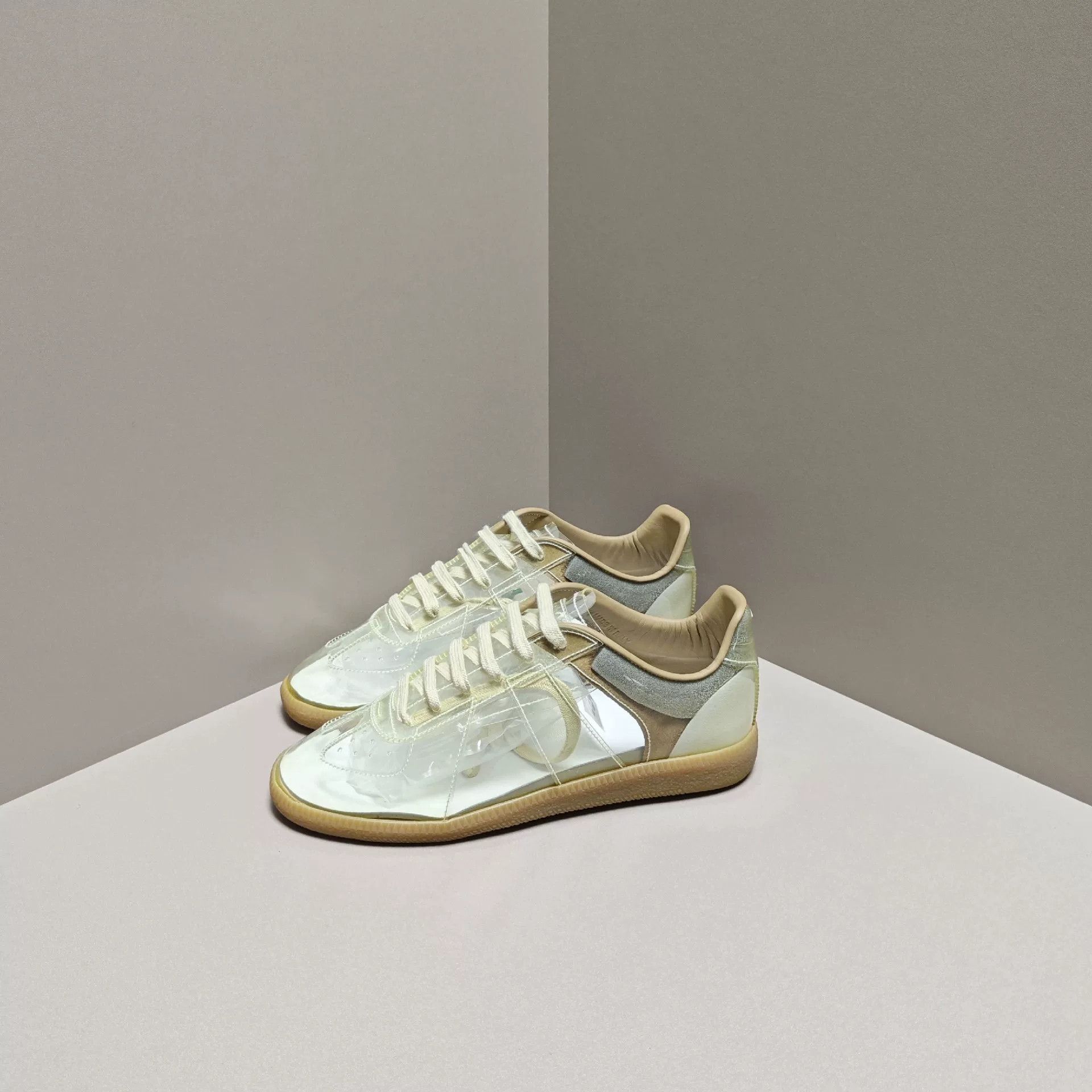 Maison Margiela Maison Margiela Lowtop Sneakers 5.5 Men Size US 5.5 / EU 38 - 1 Thumbnail
