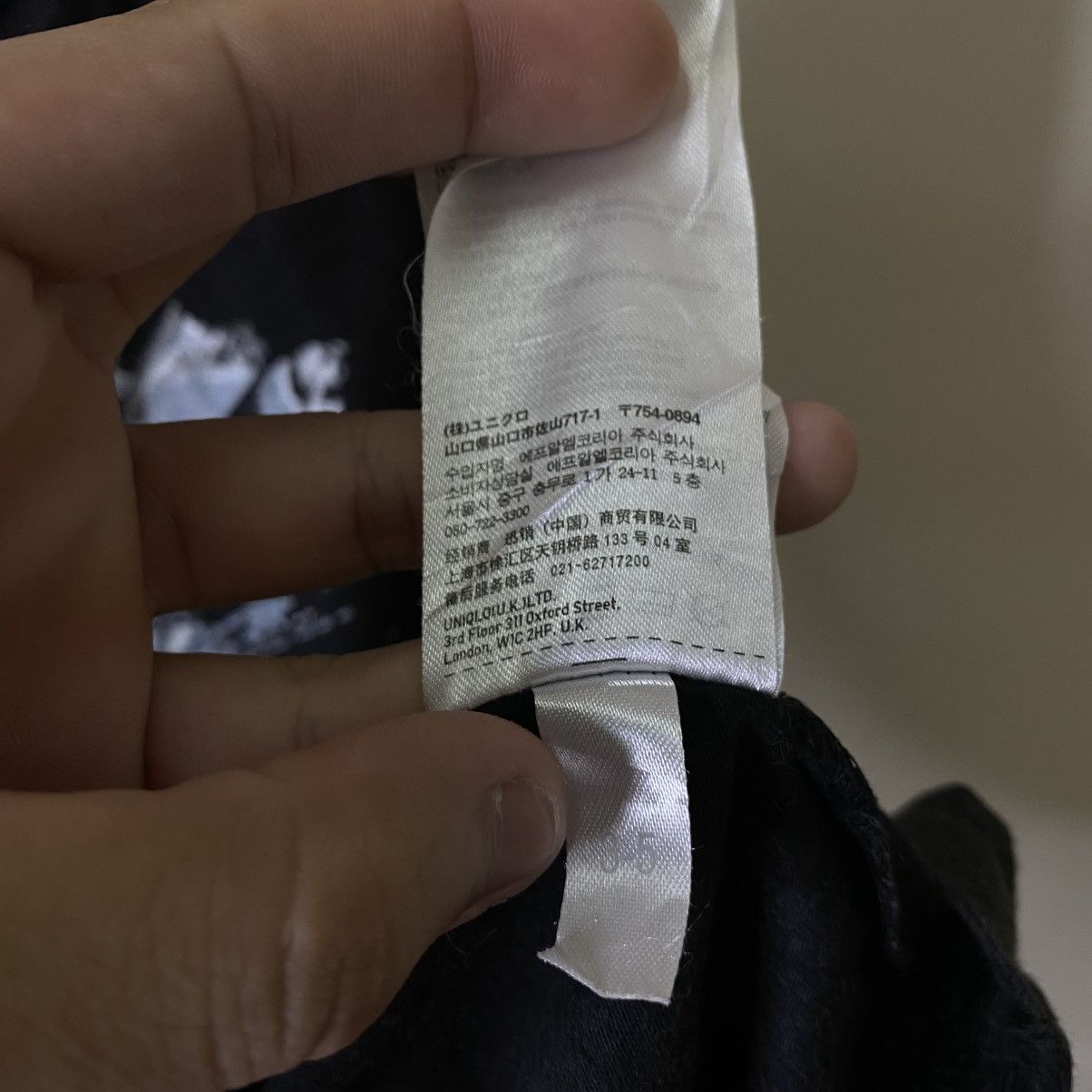 Uniqlo Batman The Dark Knight Rises Collaboration Tee Size US L / EU 52-54 / 3 - 7 Thumbnail