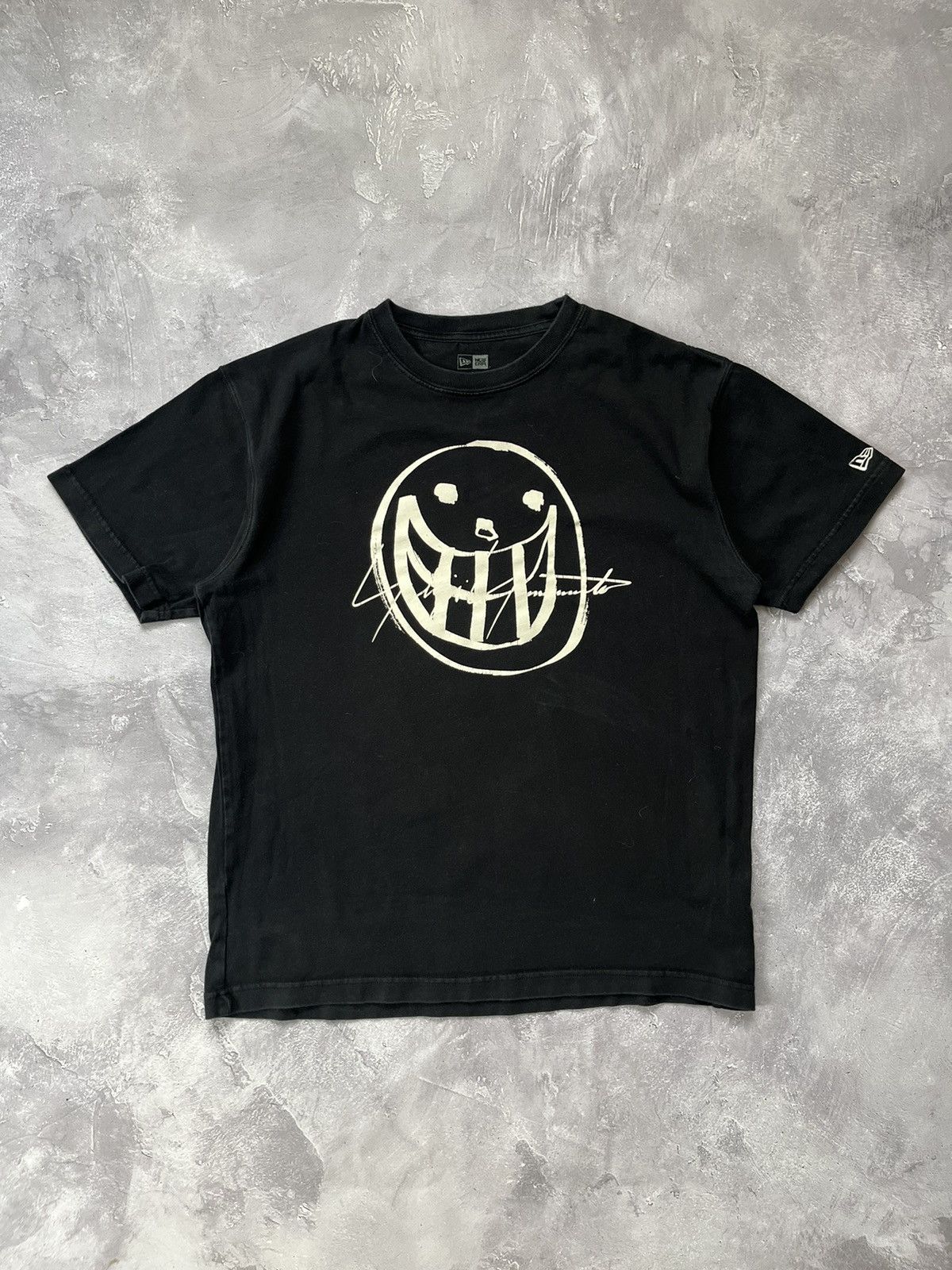 NEW ERAx Yohji Yamamoto Tシャツ XXL Yohji Yamamoto Men's' x New Era T-Shirt in Black | LN-CC®