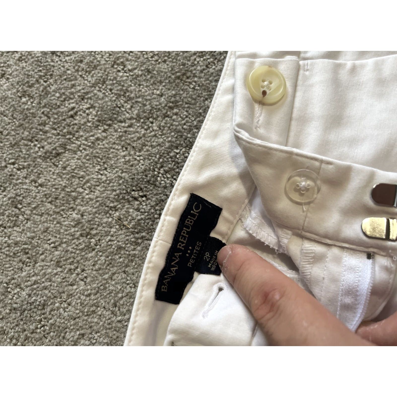Banana Republic Banana Republic White Solid Chino Stretch Shorts Size 2P Petites Woman | Chino Shorts | White | 11 in Inseam | Cotton Spandex | Petite Womens Shorts Size 26" / US 2 / IT 38 - 3 Thumbnail